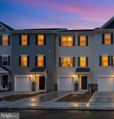 Condo For Sale - 4 Victorian Way<br/> Gloucester County, WEST DEPTFORD, NJ 08096