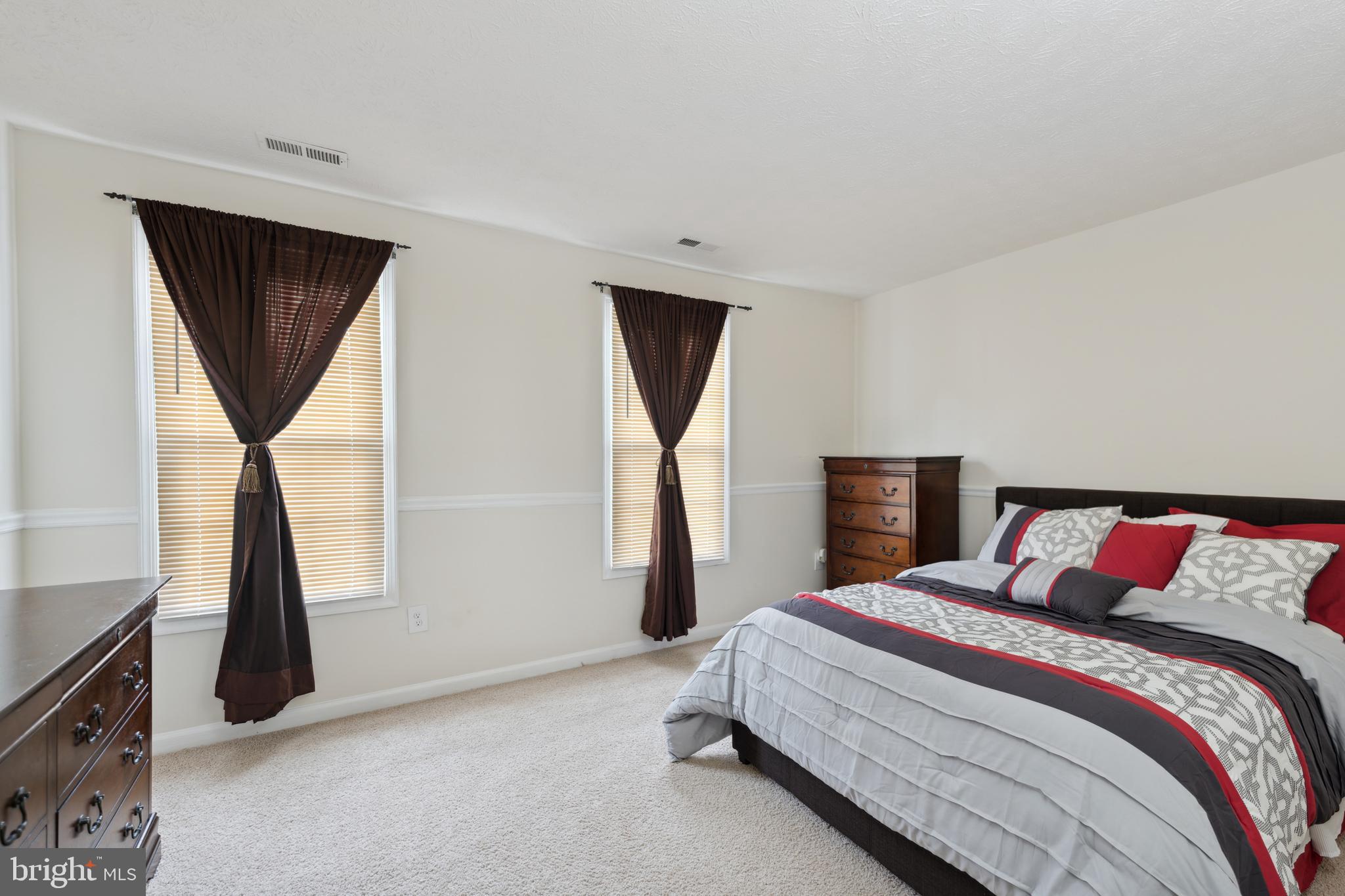 ROSLYN STATION - Residential