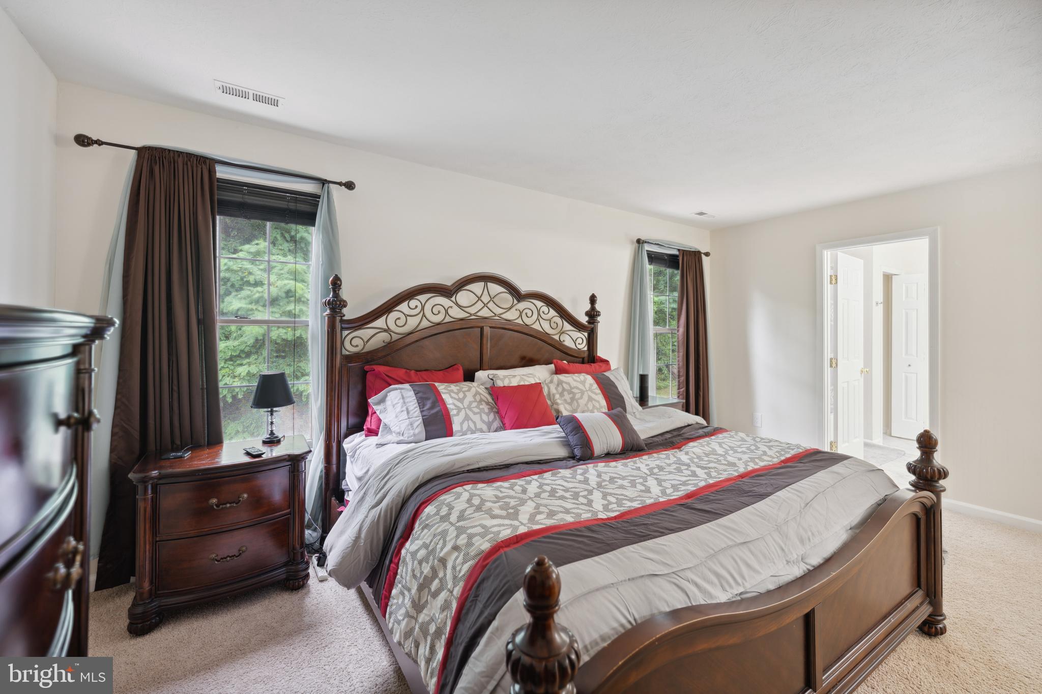 ROSLYN STATION - Residential