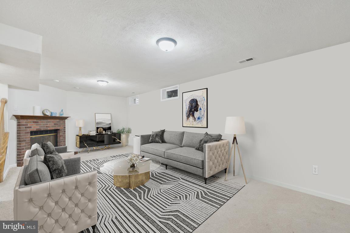 ROSLYN STATION - Residential