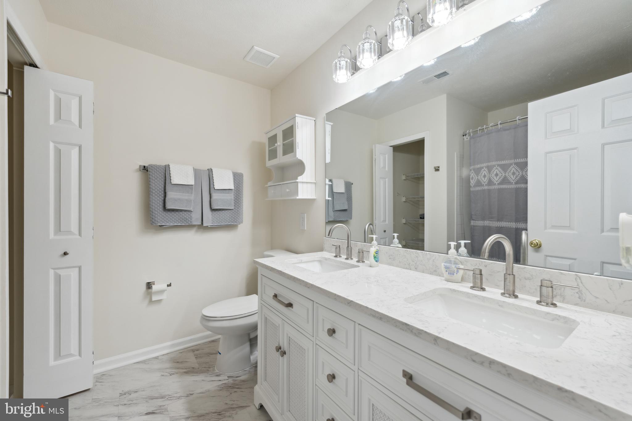 ROSLYN STATION - Residential