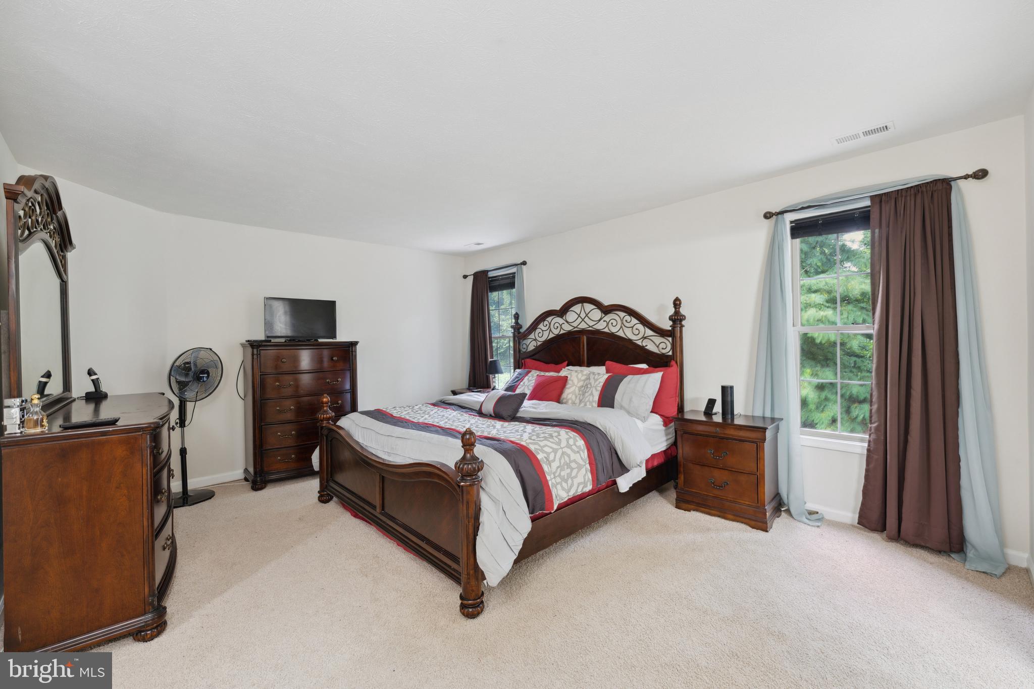 ROSLYN STATION - Residential