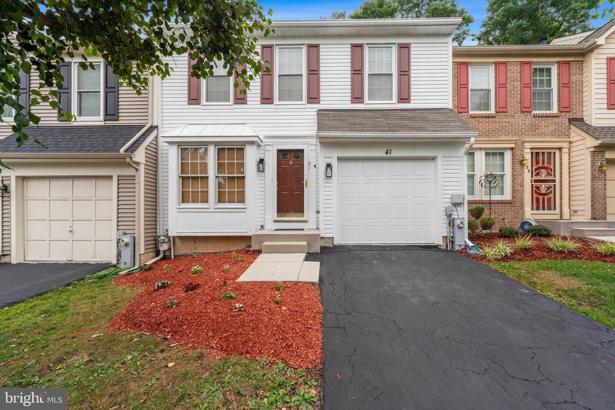 Welcome to 41 Esperanza Court, a delightful 3-bedroom, 2.5-bathroom townhouse. Step inside to find a modern gourmet kitchen at the heart of this home. With upgraded countertops, stainless steel appliances, and ample cabinets, it’s a cook's dream. The dining area adjacent to the kitchen makes for easy and enjoyable meal times.
Upstairs, the primary suite is your personal retreat, spacious and tranquil. The additional bedrooms are well-sized and perfect for family or guests.
Outside, the backyard deck is a gem - ideal for entertaining or simply enjoying some quiet outdoor time.
Conveniently located, this townhouse is close to shopping, parks, schools, and major highways, putting everything you need within easy reach.
41 Esperanza Court offers a blend of comfort and modern living. Don’t miss out on calling this charming property your home.