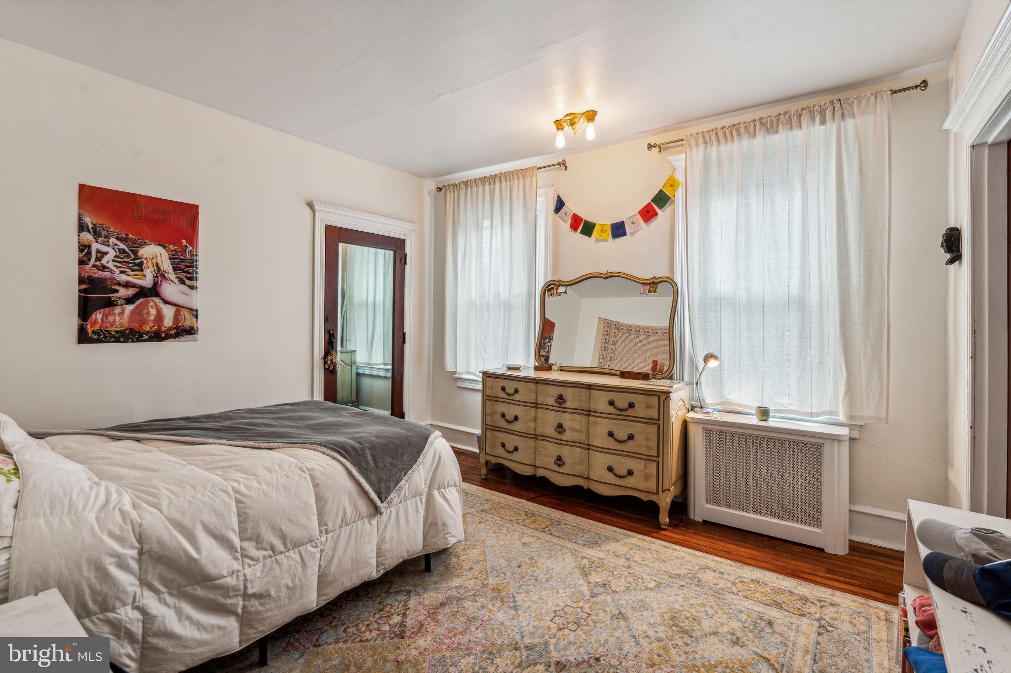 EAST OAK LANE - Residential