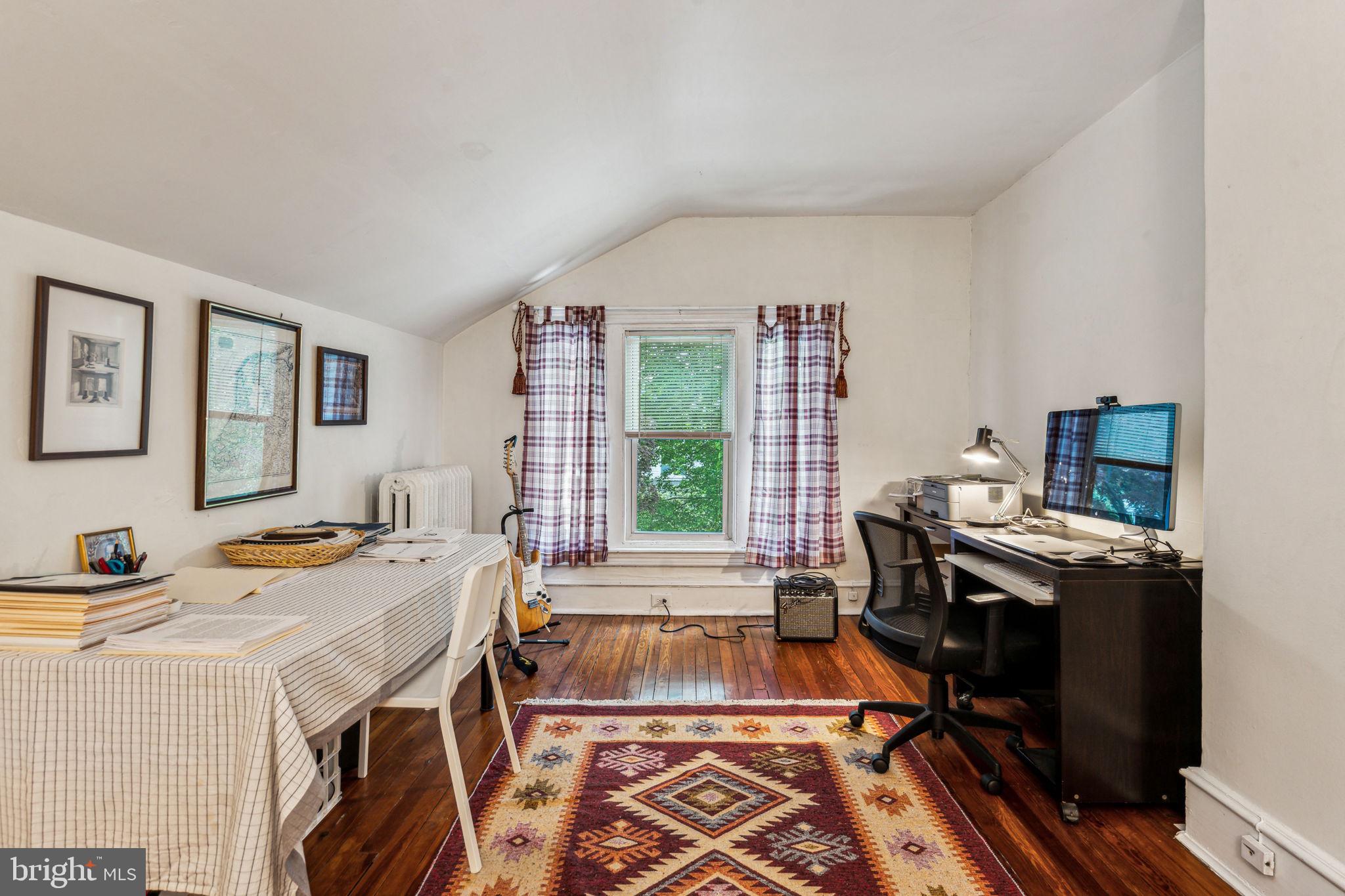 EAST OAK LANE - Residential