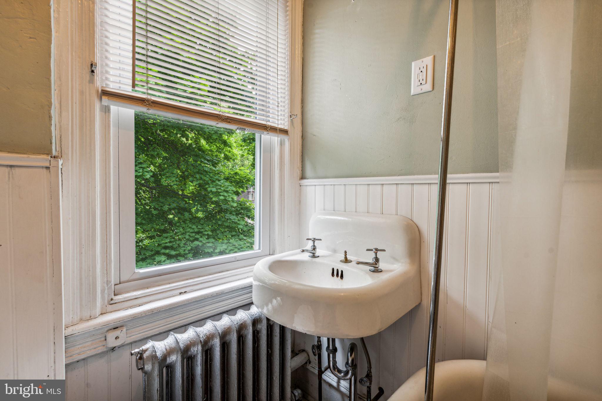 EAST OAK LANE - Residential