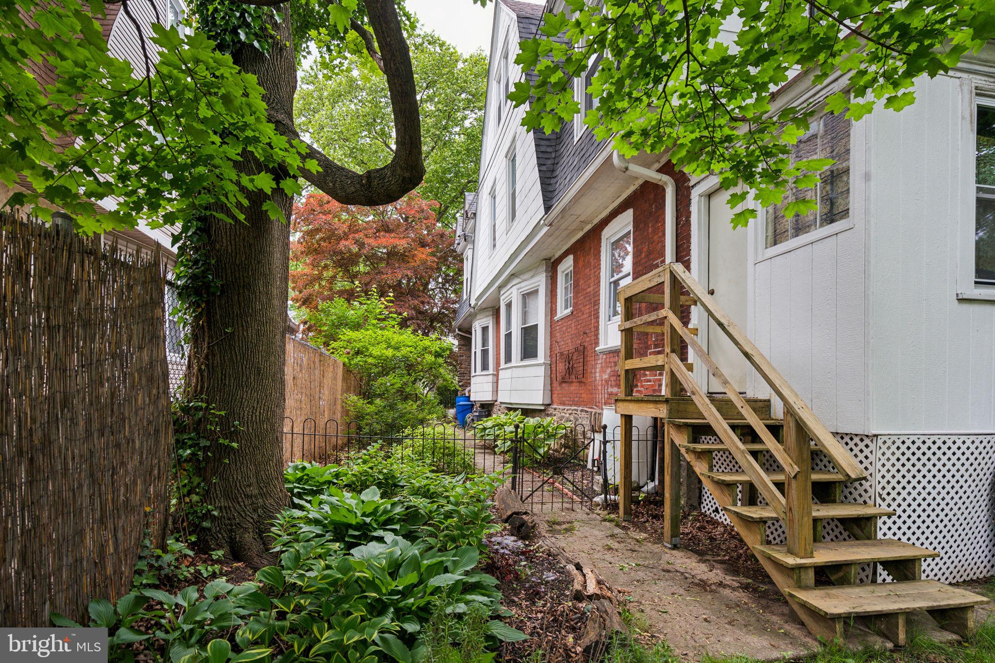 EAST OAK LANE - Residential