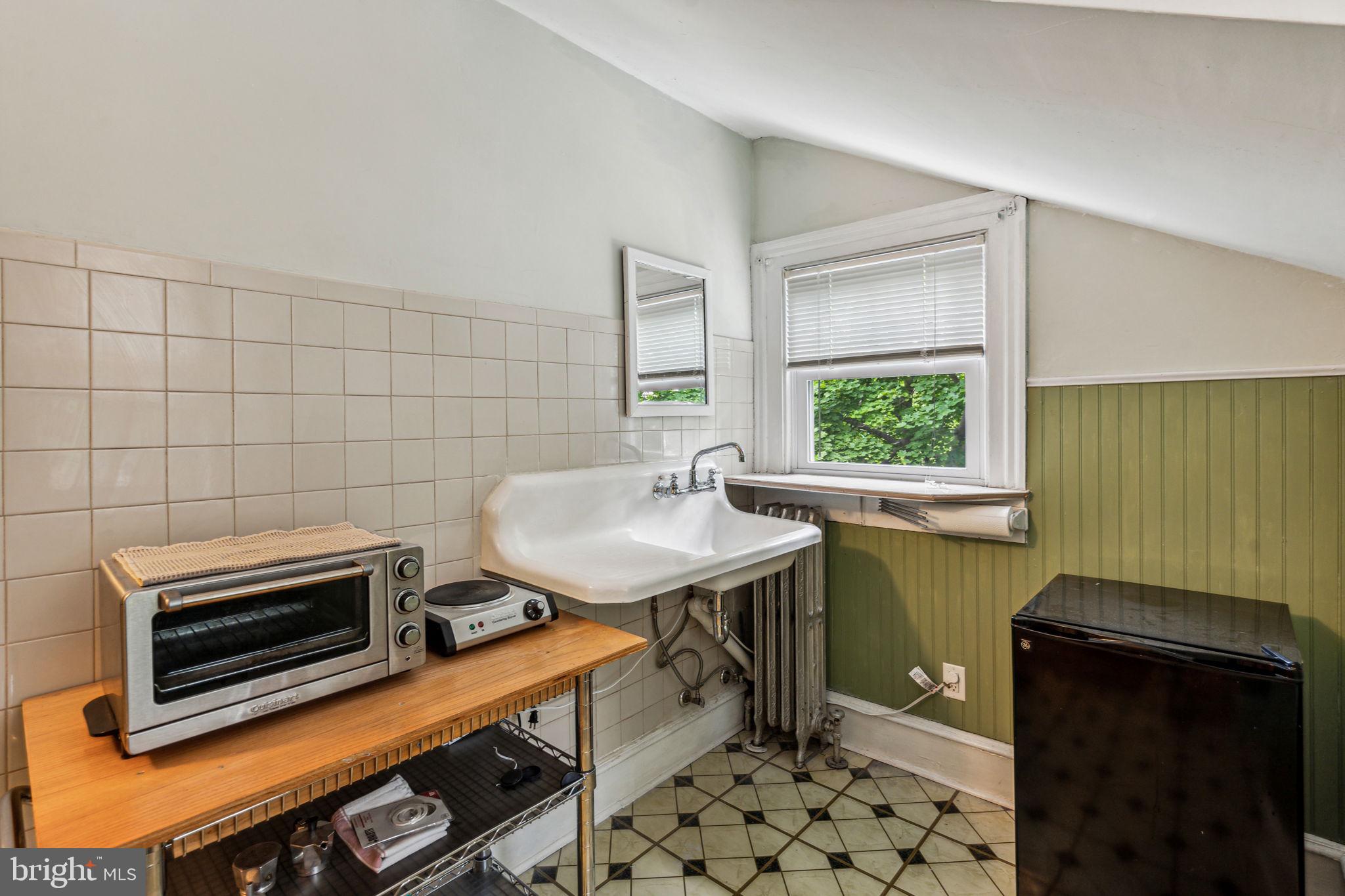 EAST OAK LANE - Residential