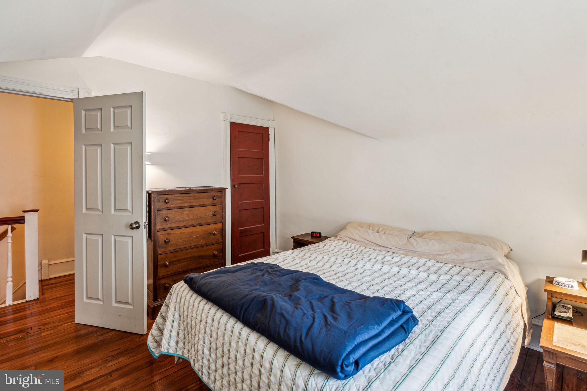 EAST OAK LANE - Residential