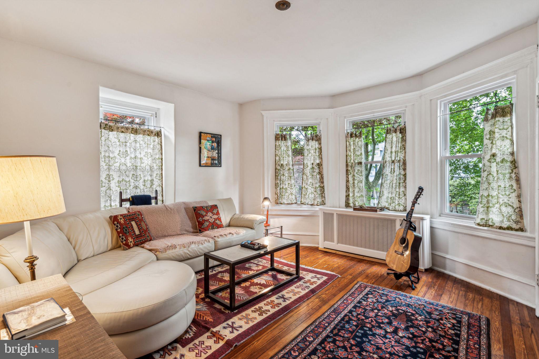 EAST OAK LANE - Residential