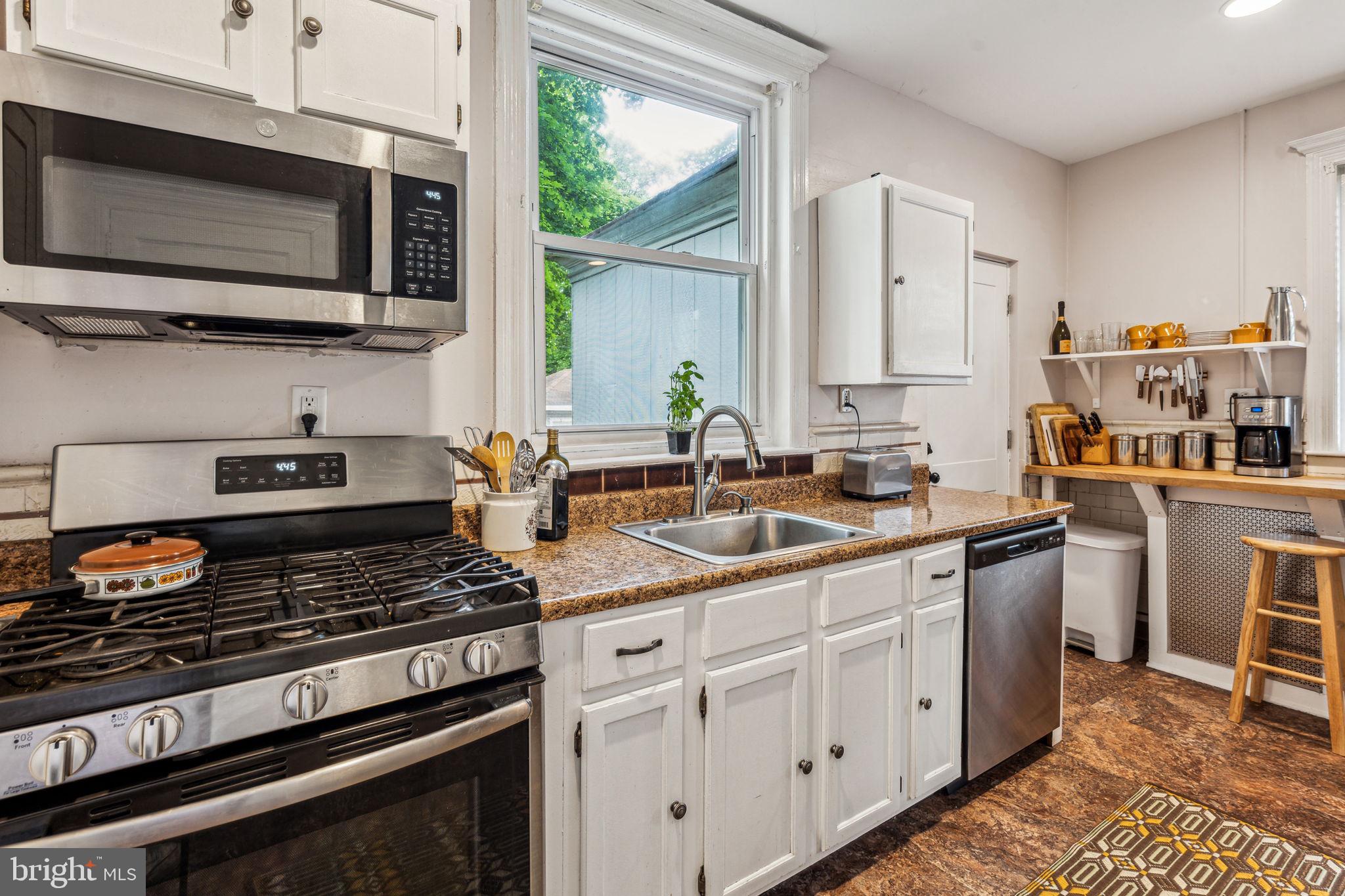 EAST OAK LANE - Residential