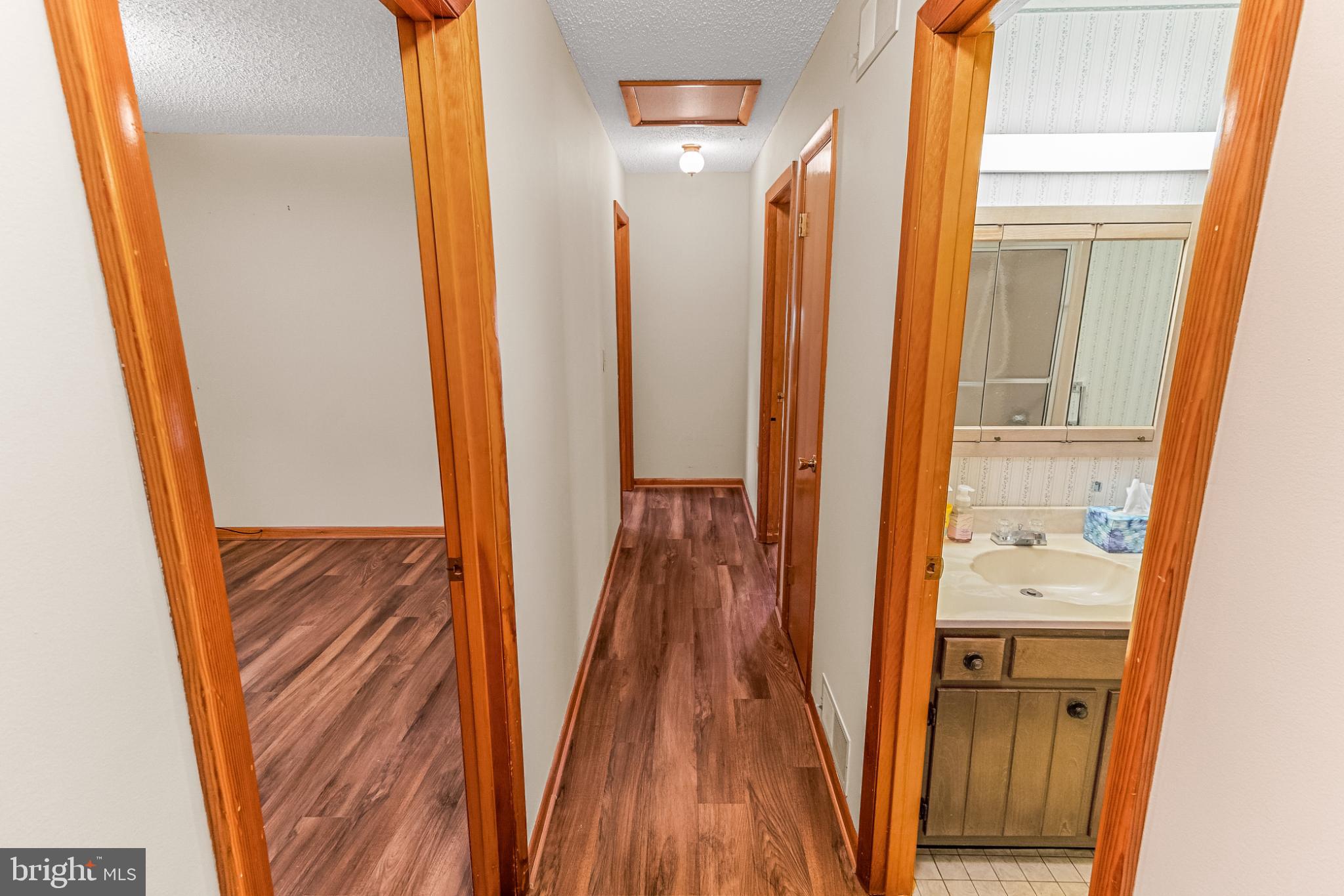 MOUNTAIN VIEW ACRES - Residential