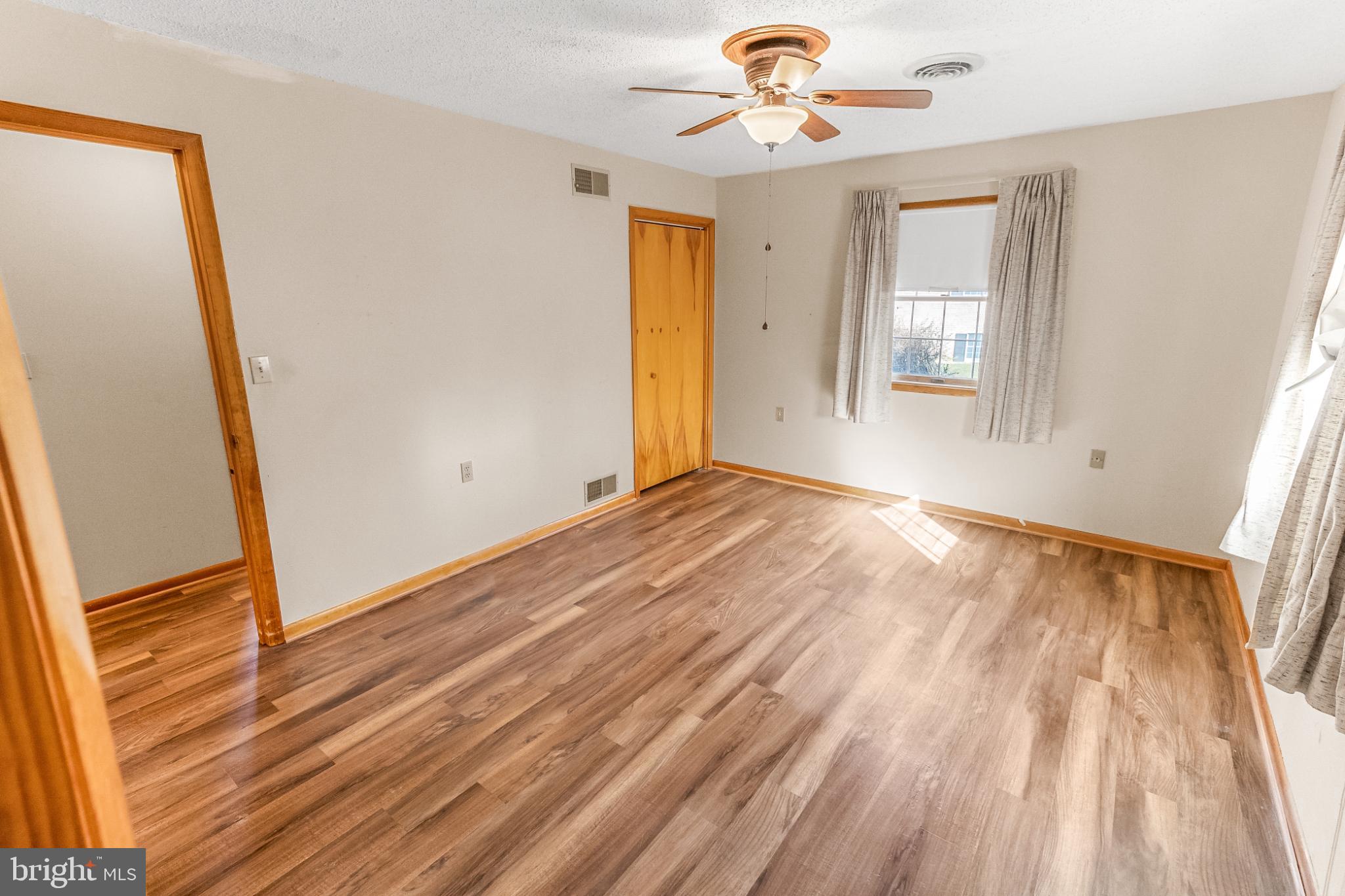 MOUNTAIN VIEW ACRES - Residential