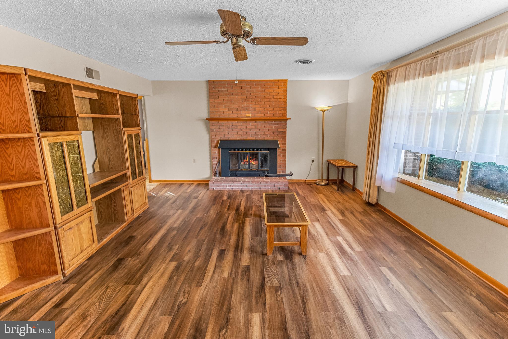 MOUNTAIN VIEW ACRES - Residential