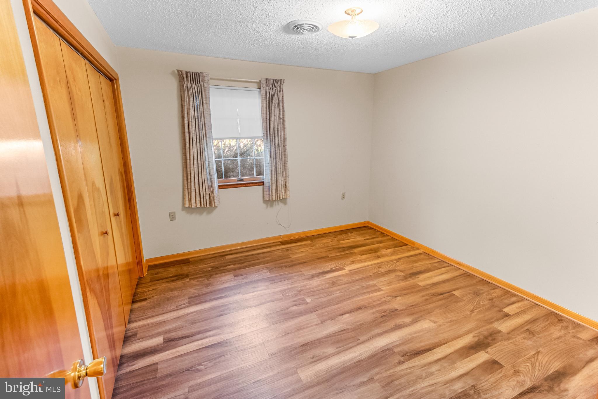 MOUNTAIN VIEW ACRES - Residential