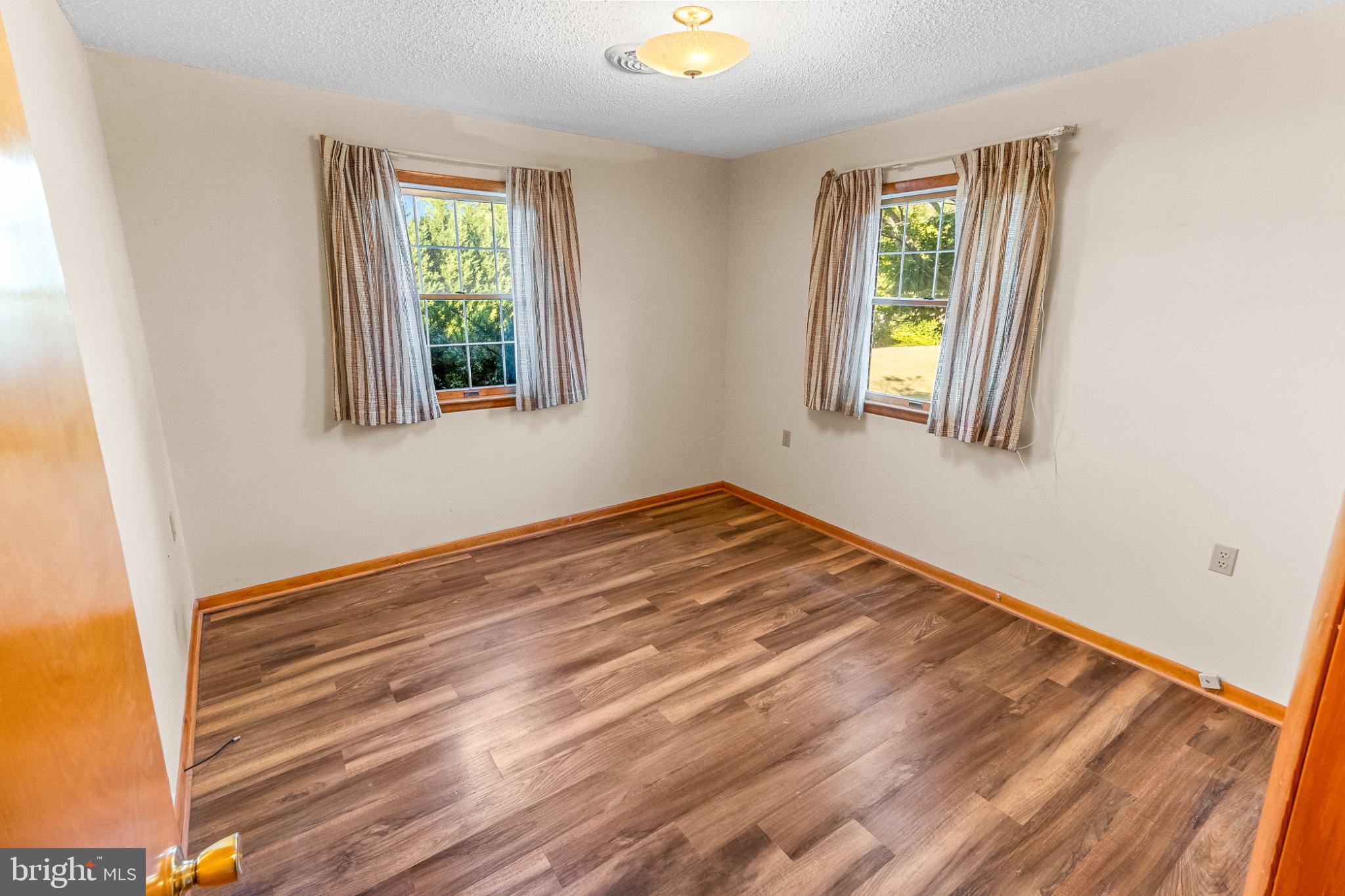 MOUNTAIN VIEW ACRES - Residential