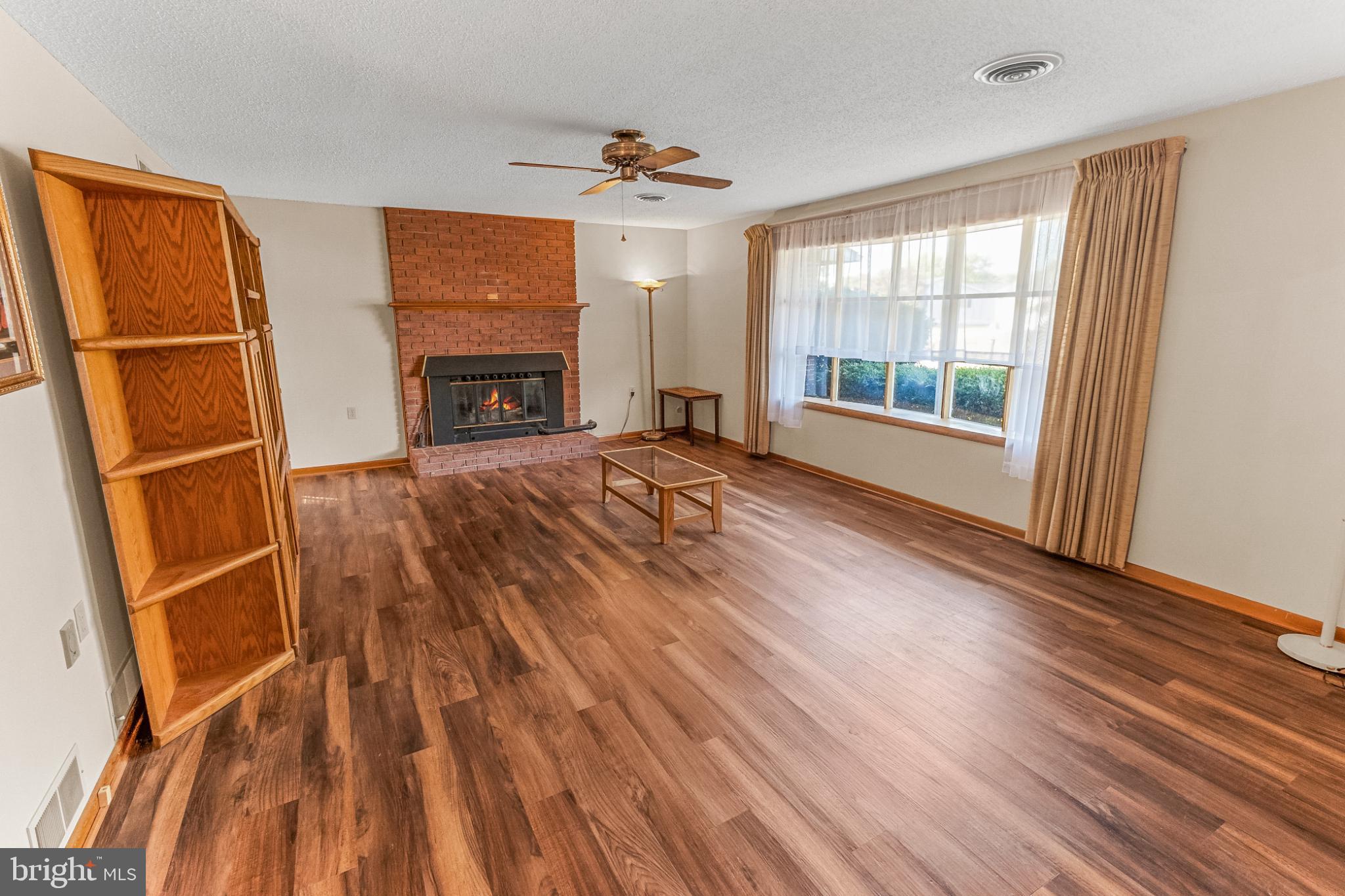 MOUNTAIN VIEW ACRES - Residential