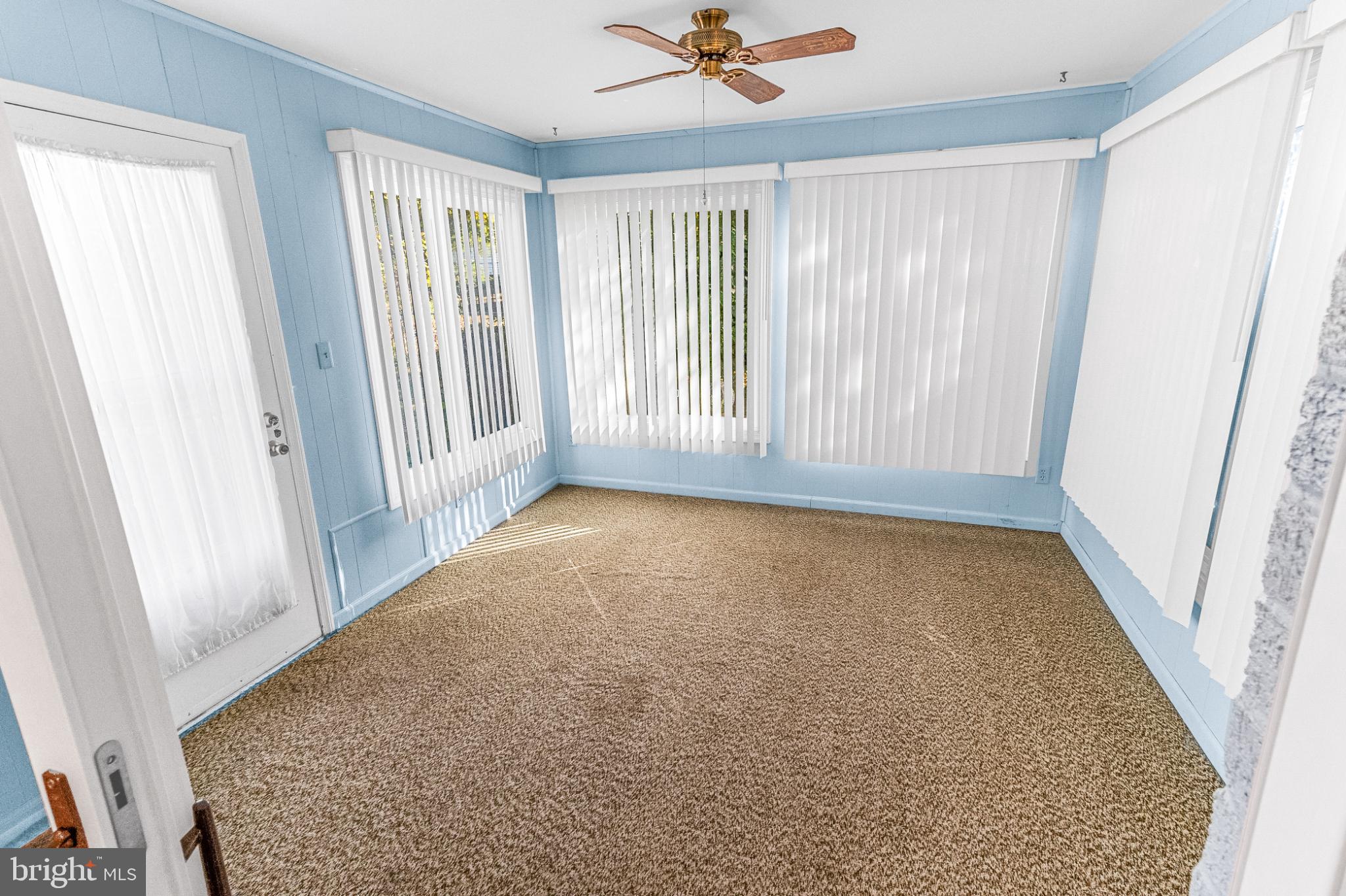 MOUNTAIN VIEW ACRES - Residential