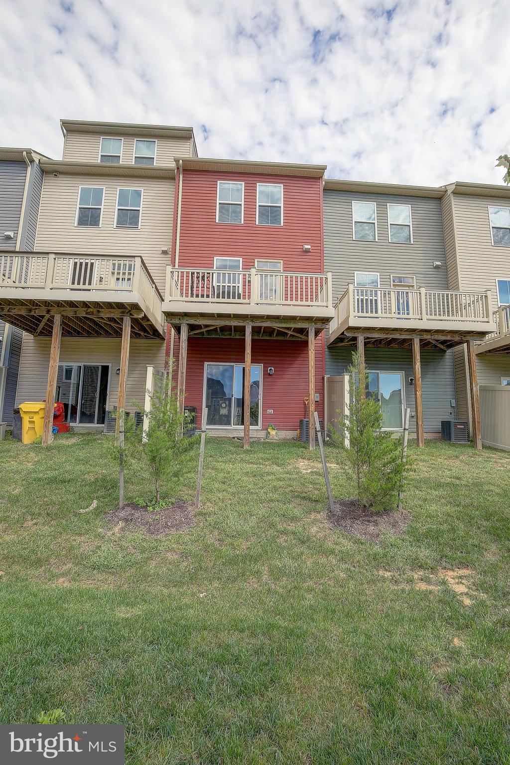 CREEKSIDE VILLAGE AT TANYARD SPRINGS - Residential