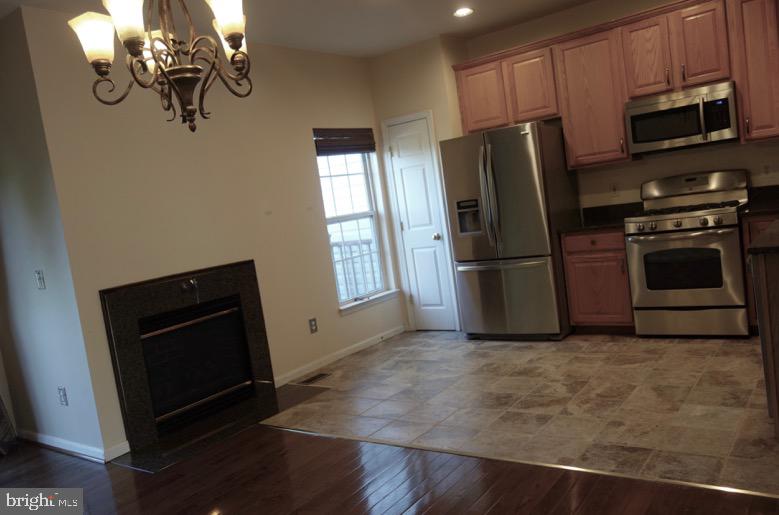 SUGARLAND OAKS - Residential Lease