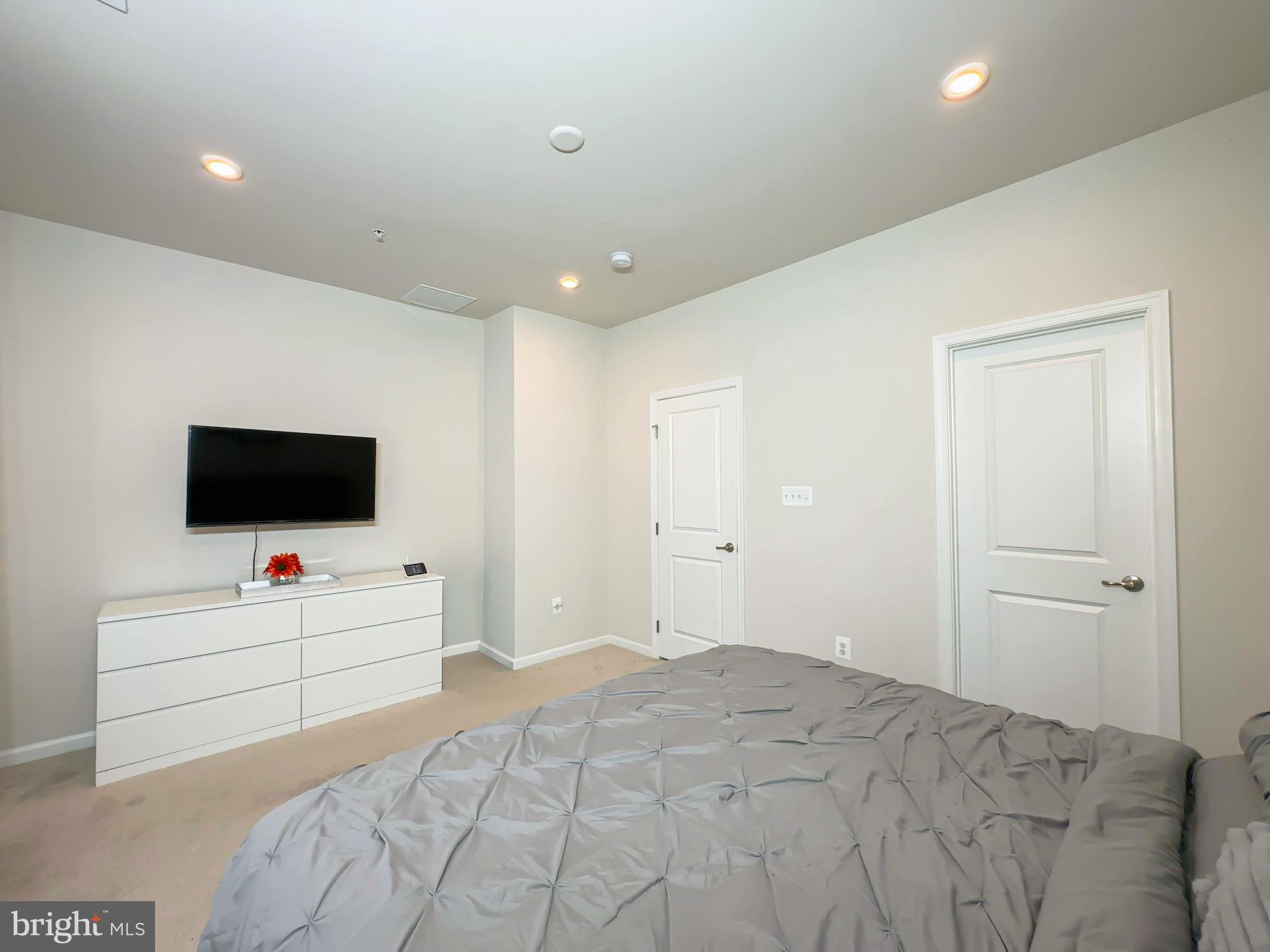 PARKSIDE - Residential Lease