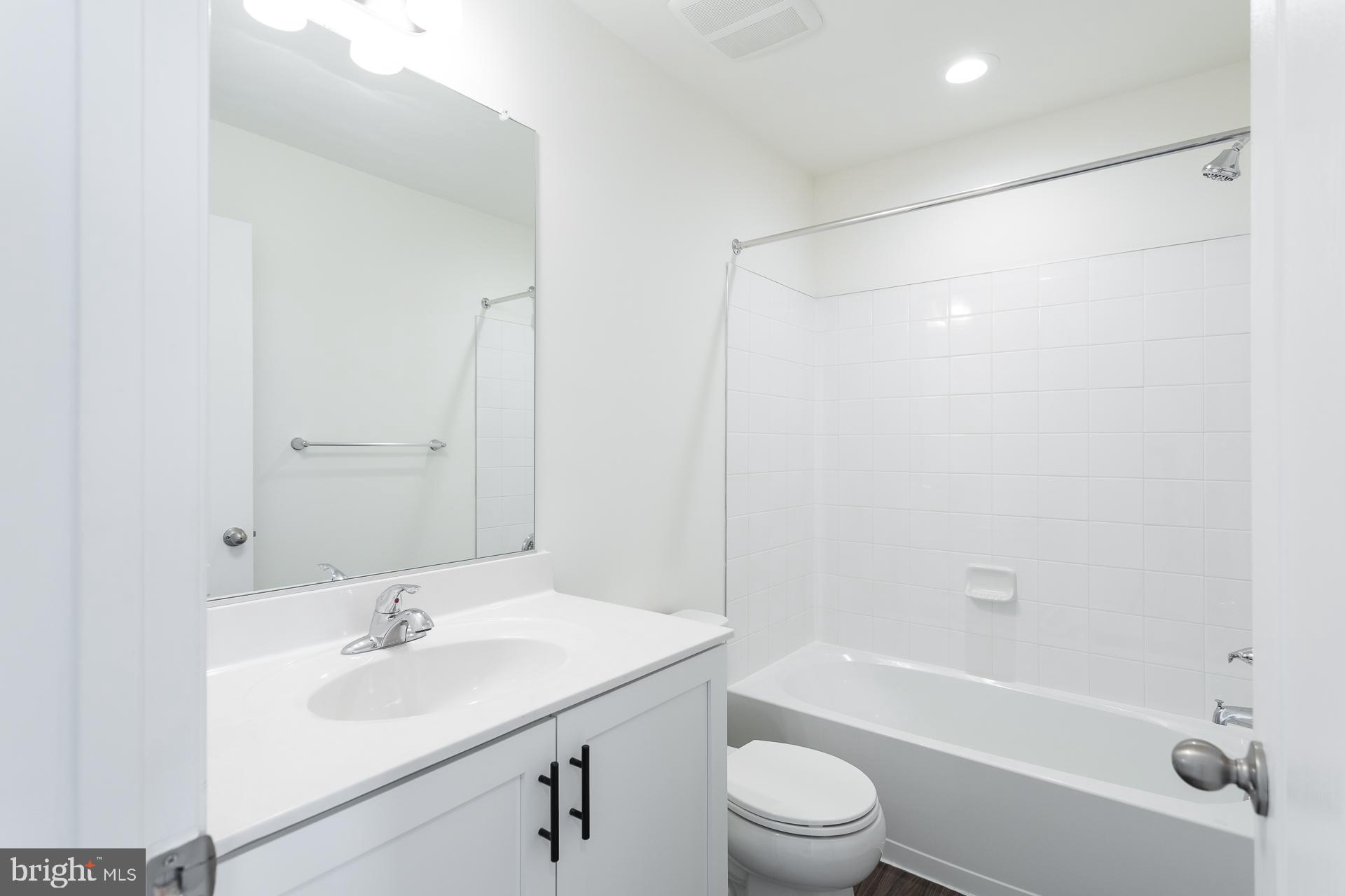 TOWNES AT TATE MANOR - Residential