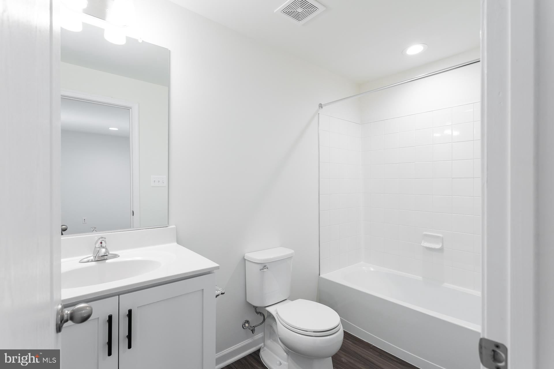 TOWNES AT TATE MANOR - Residential