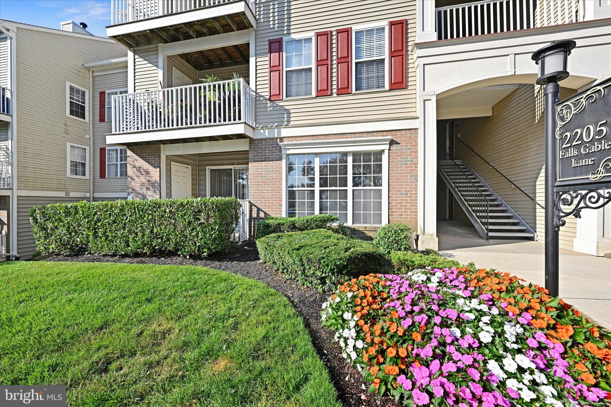 FALLS GABLE - Residential
