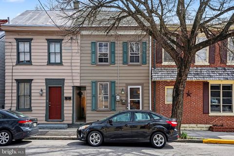 Townhouse For Sale - 159 S West Street<br/> CARLISLE, PA 17013