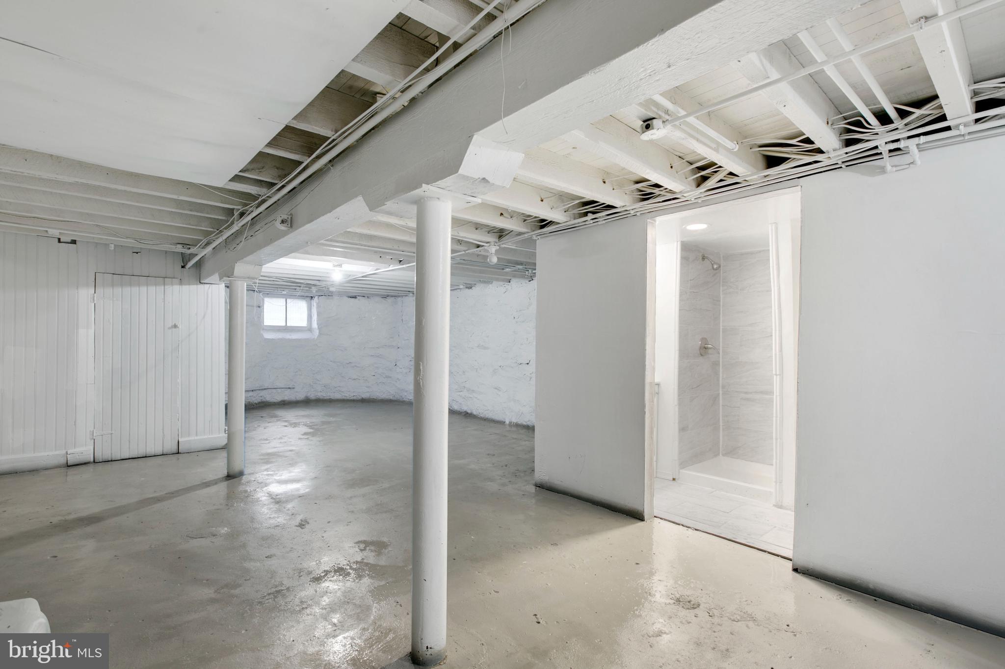 EVERGREEN LAWN - Residential Lease