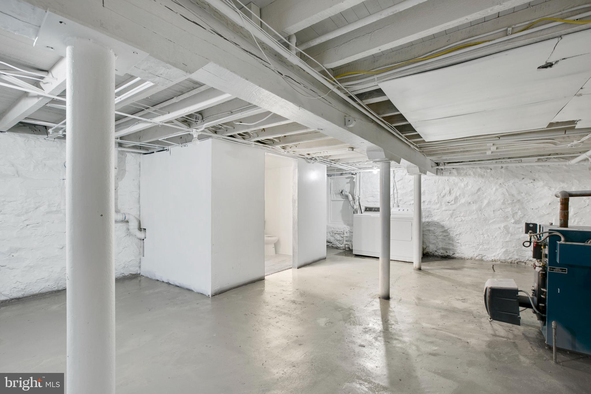 EVERGREEN LAWN - Residential Lease