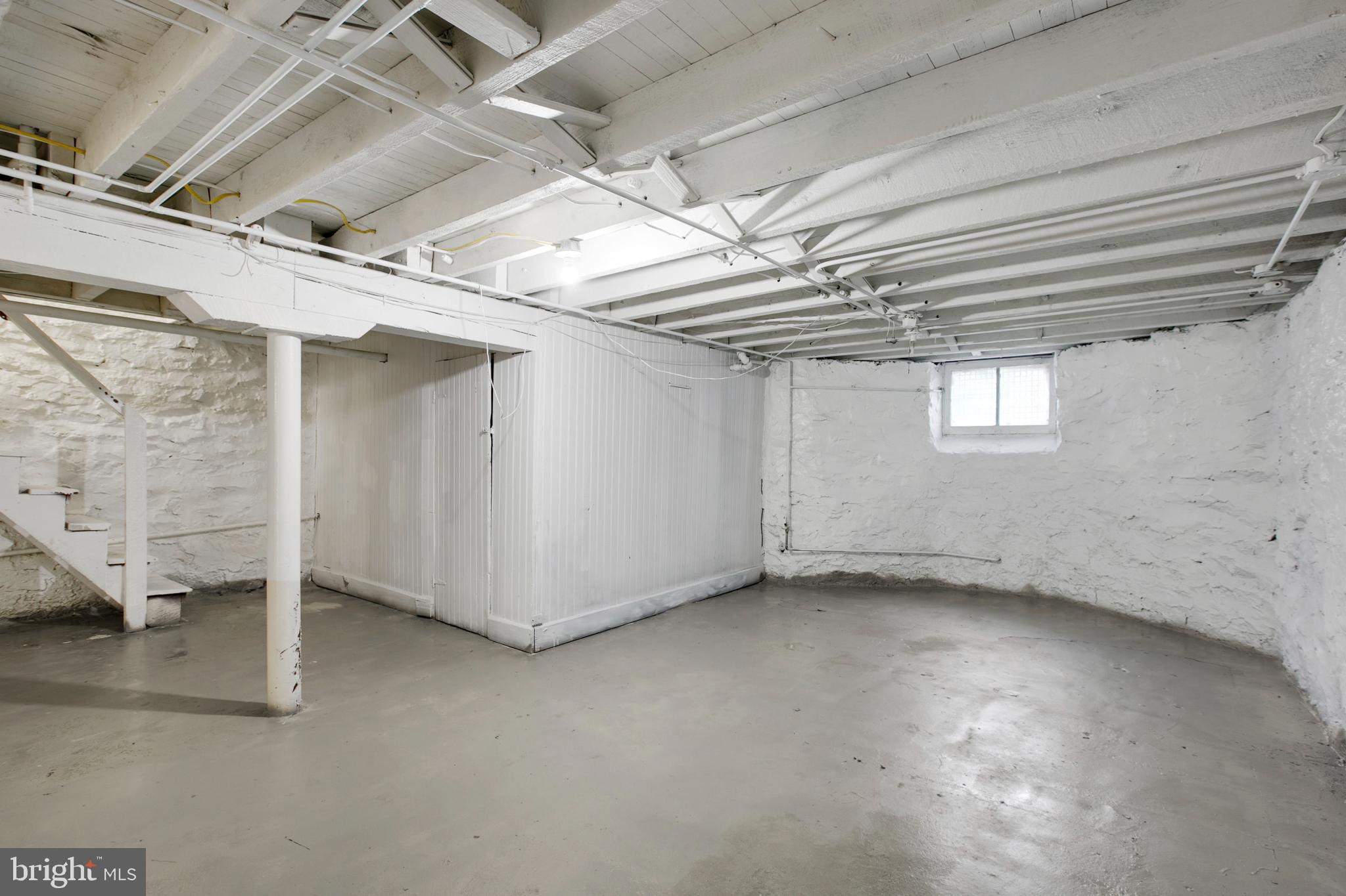 EVERGREEN LAWN - Residential Lease