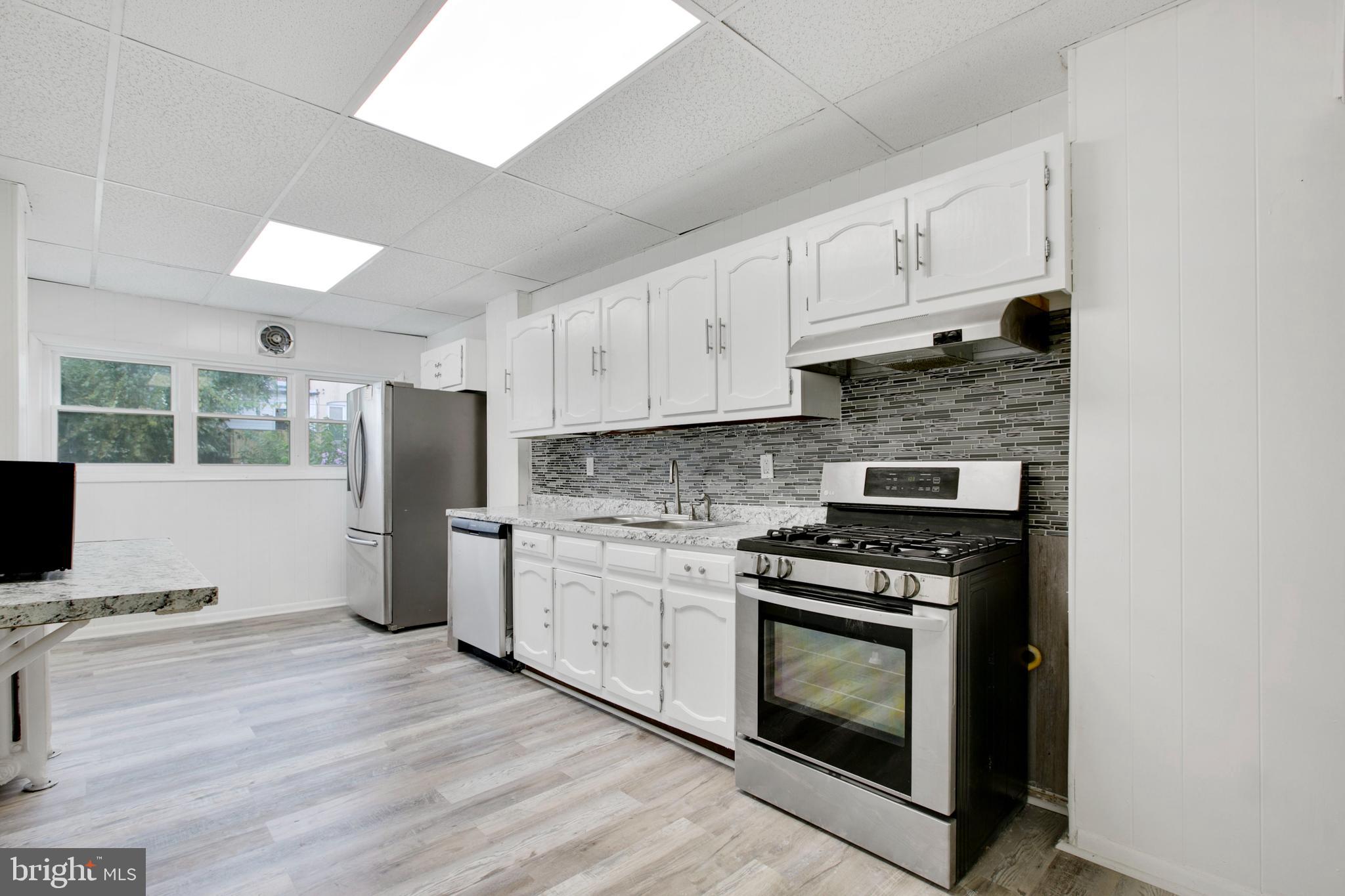 EVERGREEN LAWN - Residential Lease