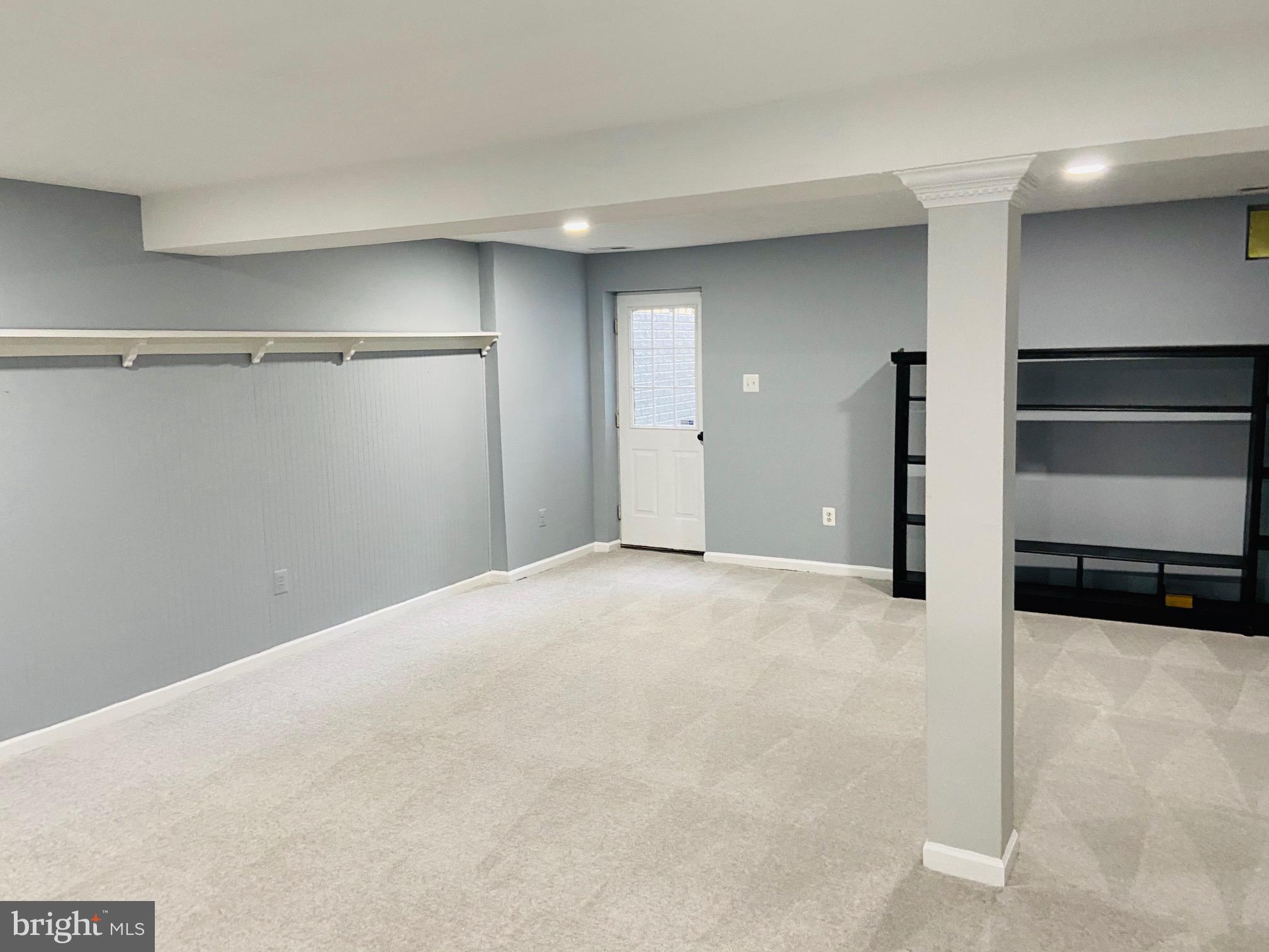 CARRIAGE PINES/LAKE VILL - Residential