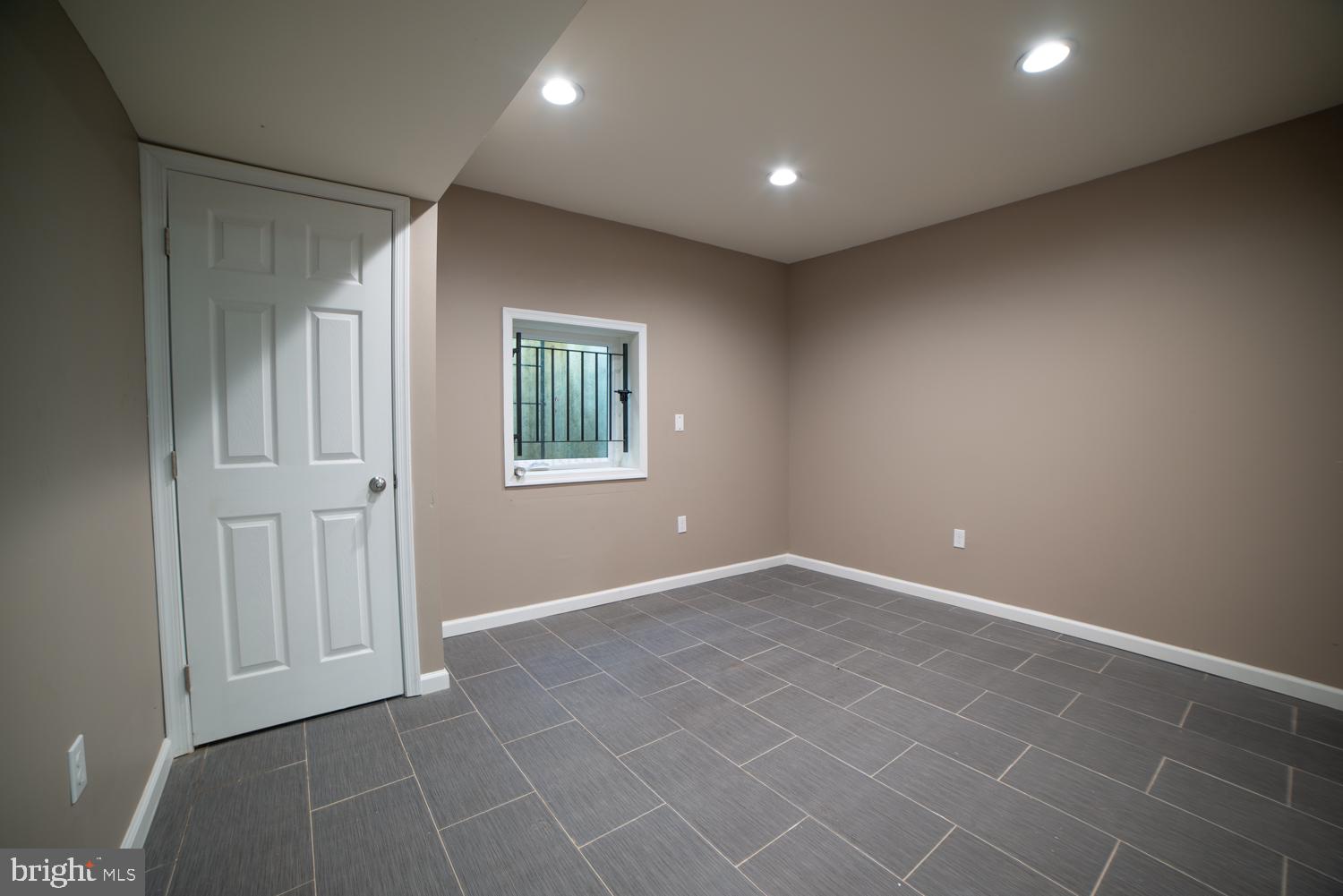 TEMPLE UNIVERSITY - Residential Lease