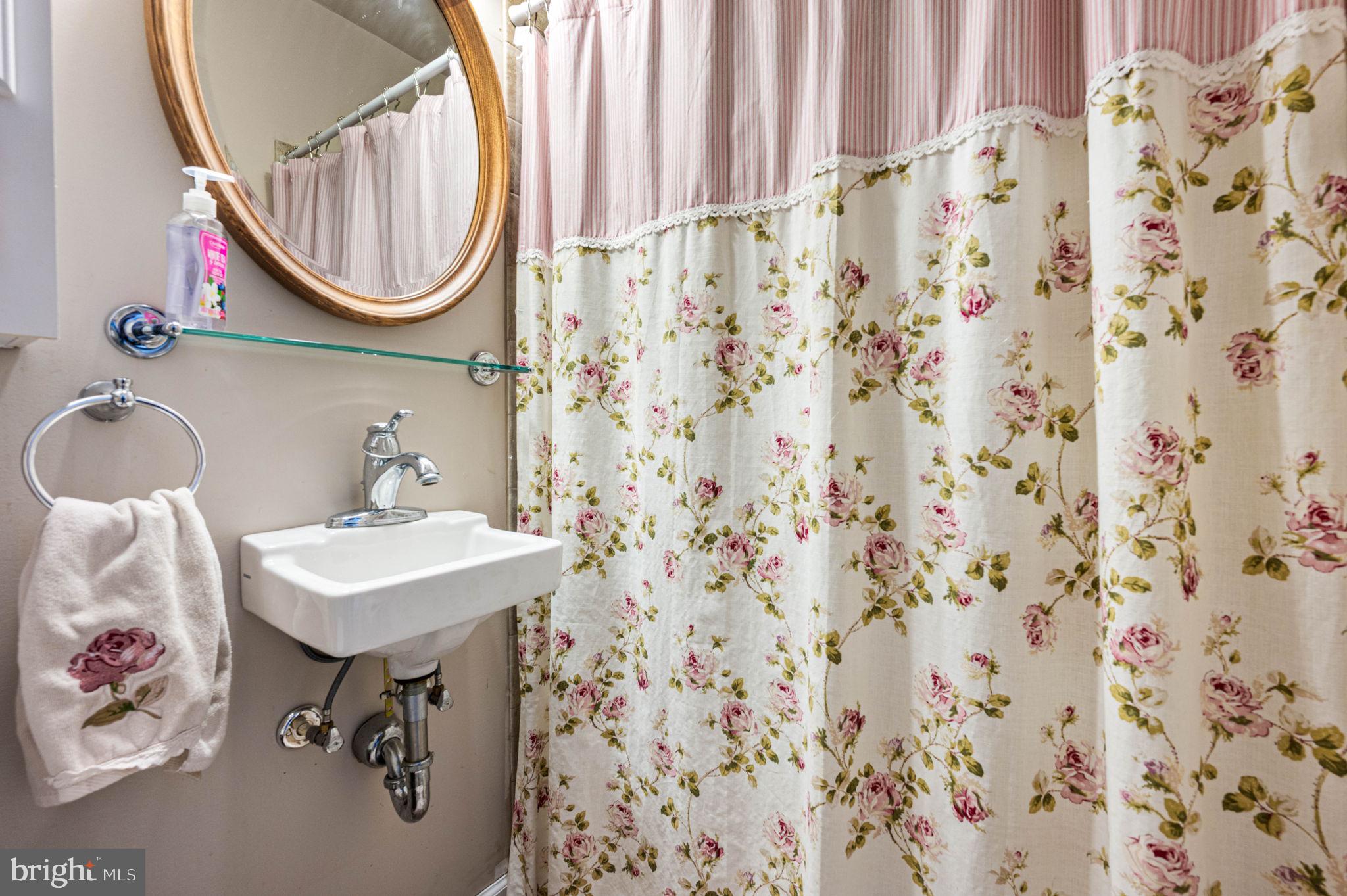 HILLS OVER PRATTS - Residential