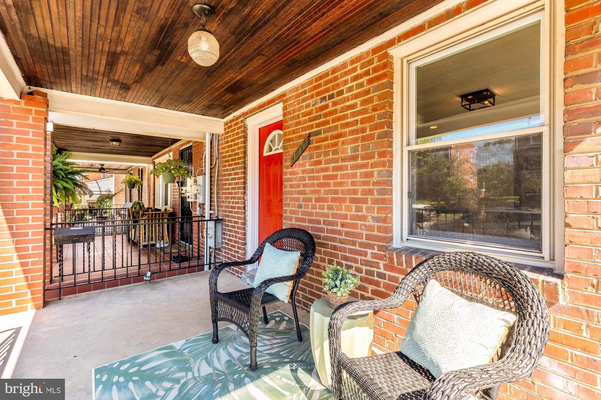 1910 T PLACE SE