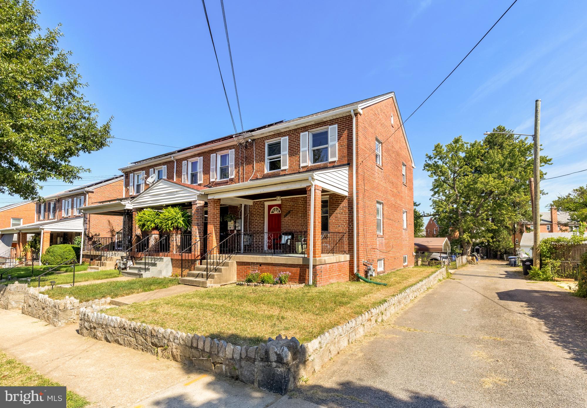 1910 T PLACE SE