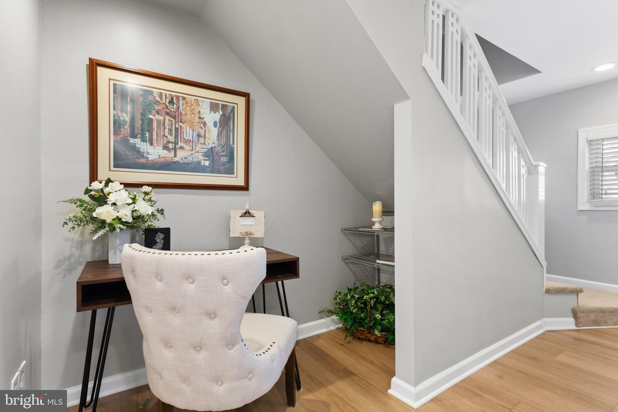 6 E ALBERTSON AVENUE