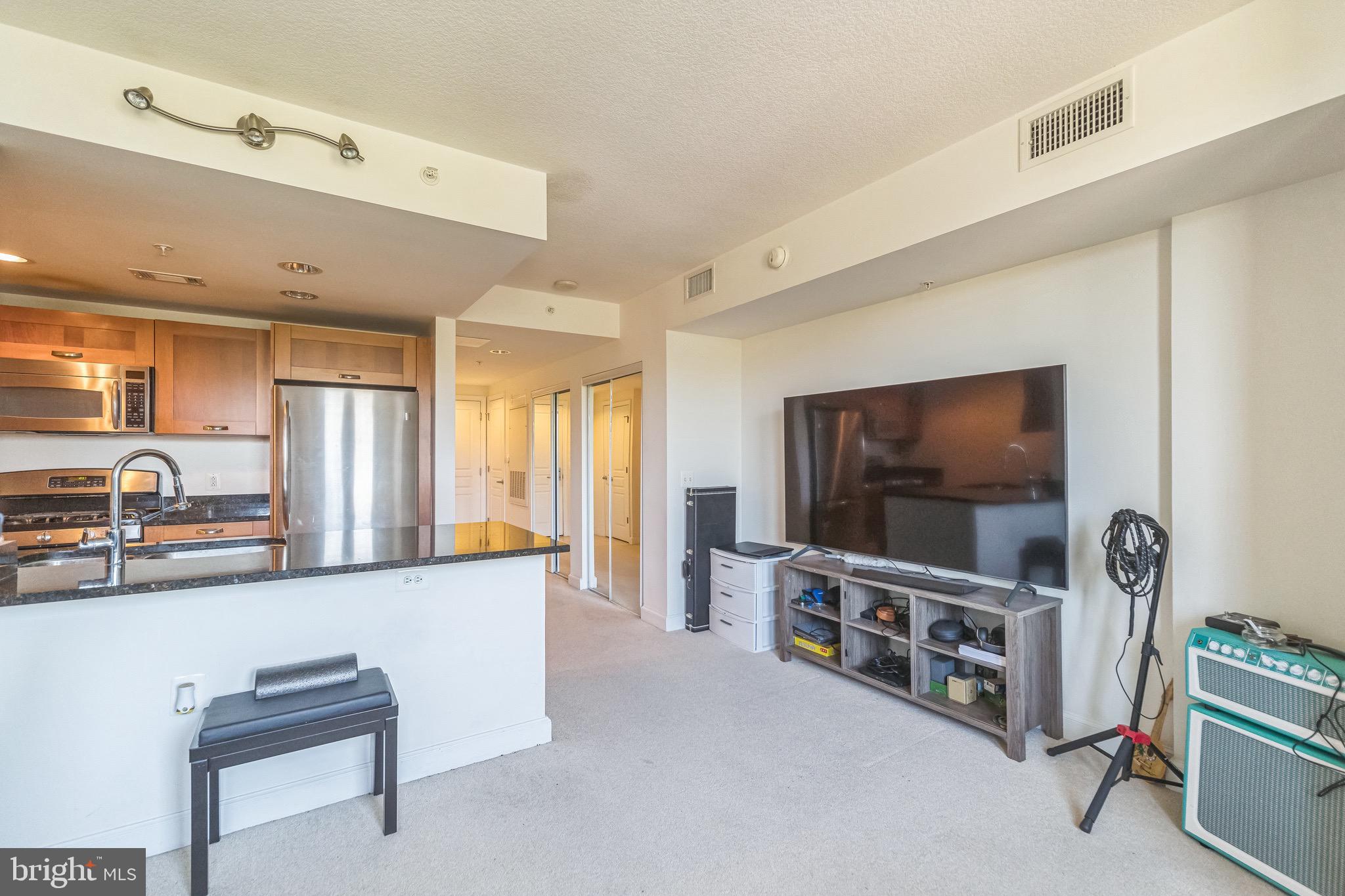 MIDTOWN ALEXANDRIA STATION CONDOMINIUM - Residential