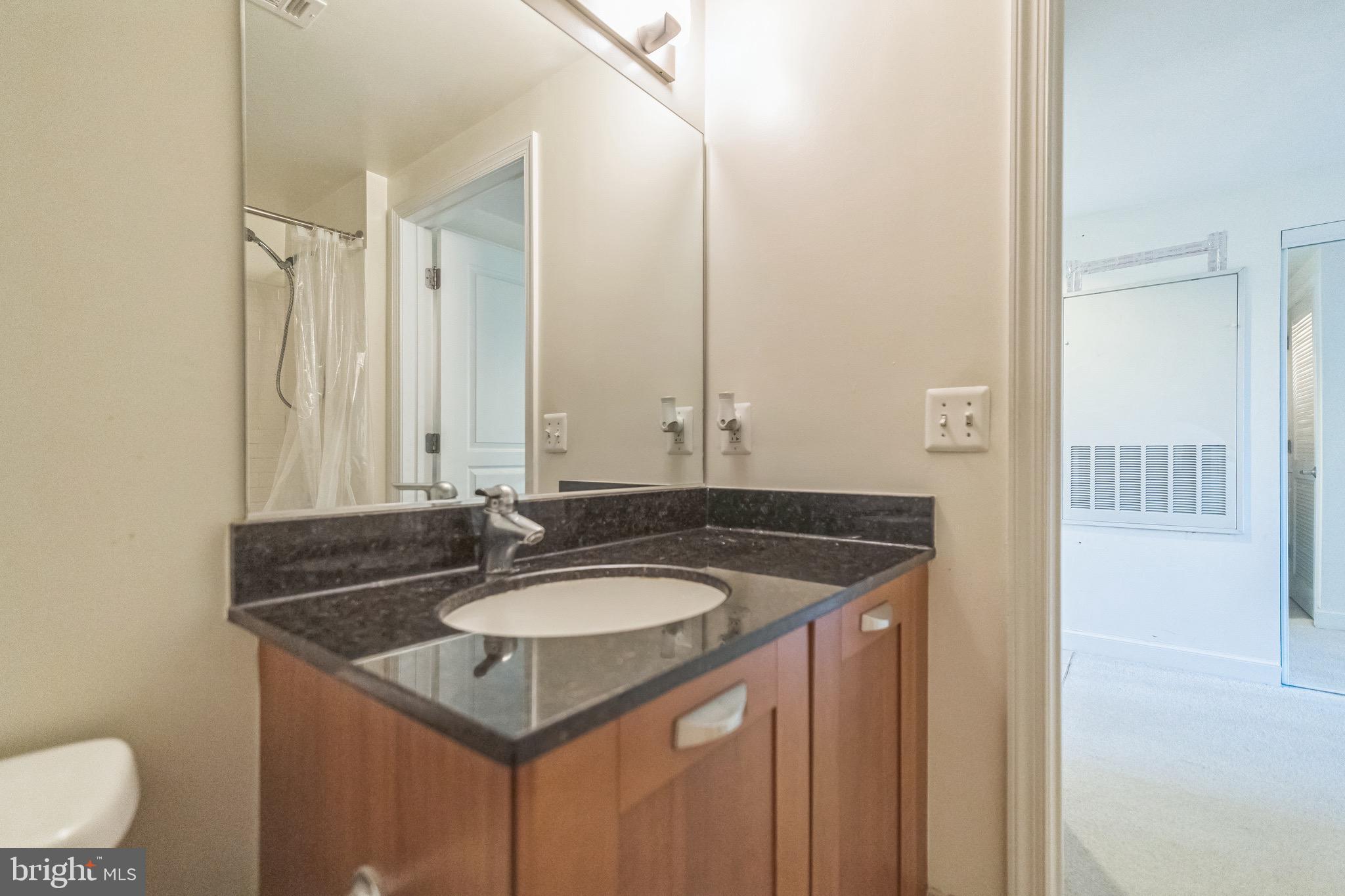 MIDTOWN ALEXANDRIA STATION CONDOMINIUM - Residential