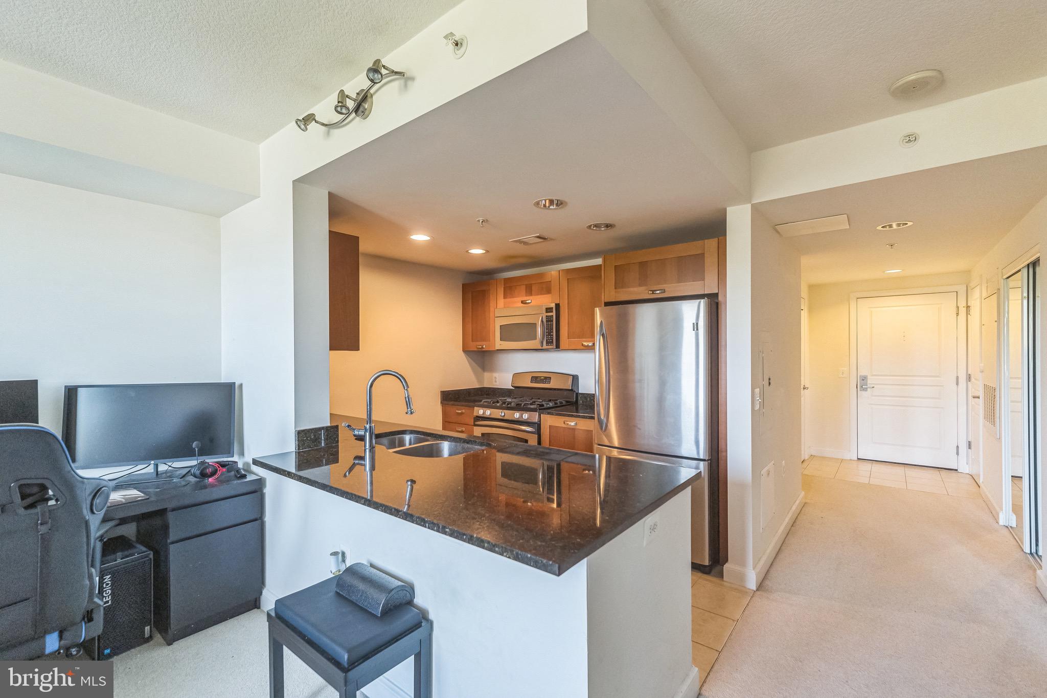 MIDTOWN ALEXANDRIA STATION CONDOMINIUM - Residential