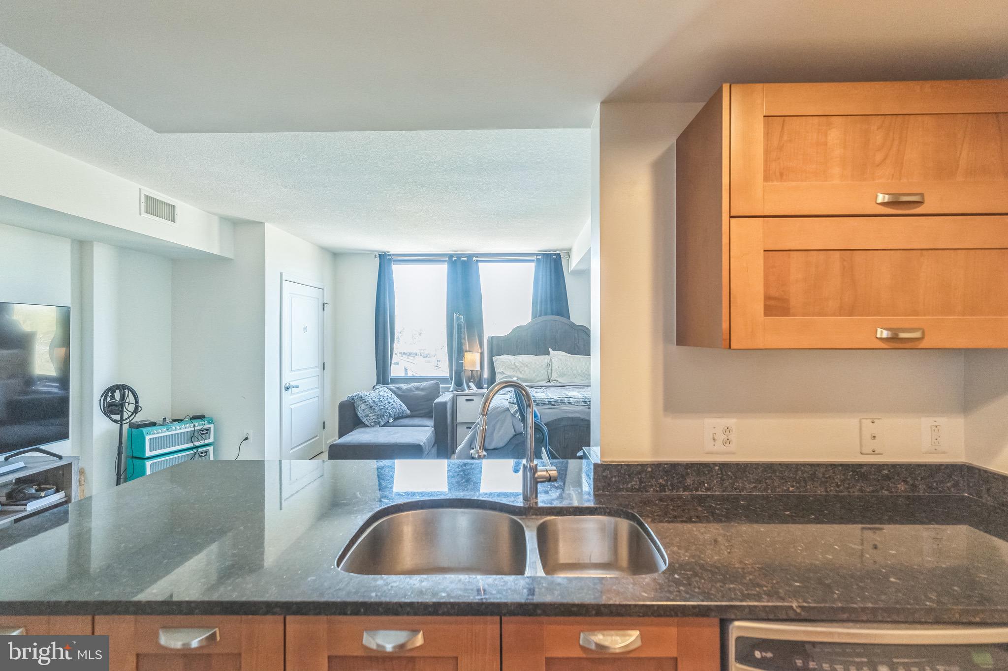 MIDTOWN ALEXANDRIA STATION CONDOMINIUM - Residential