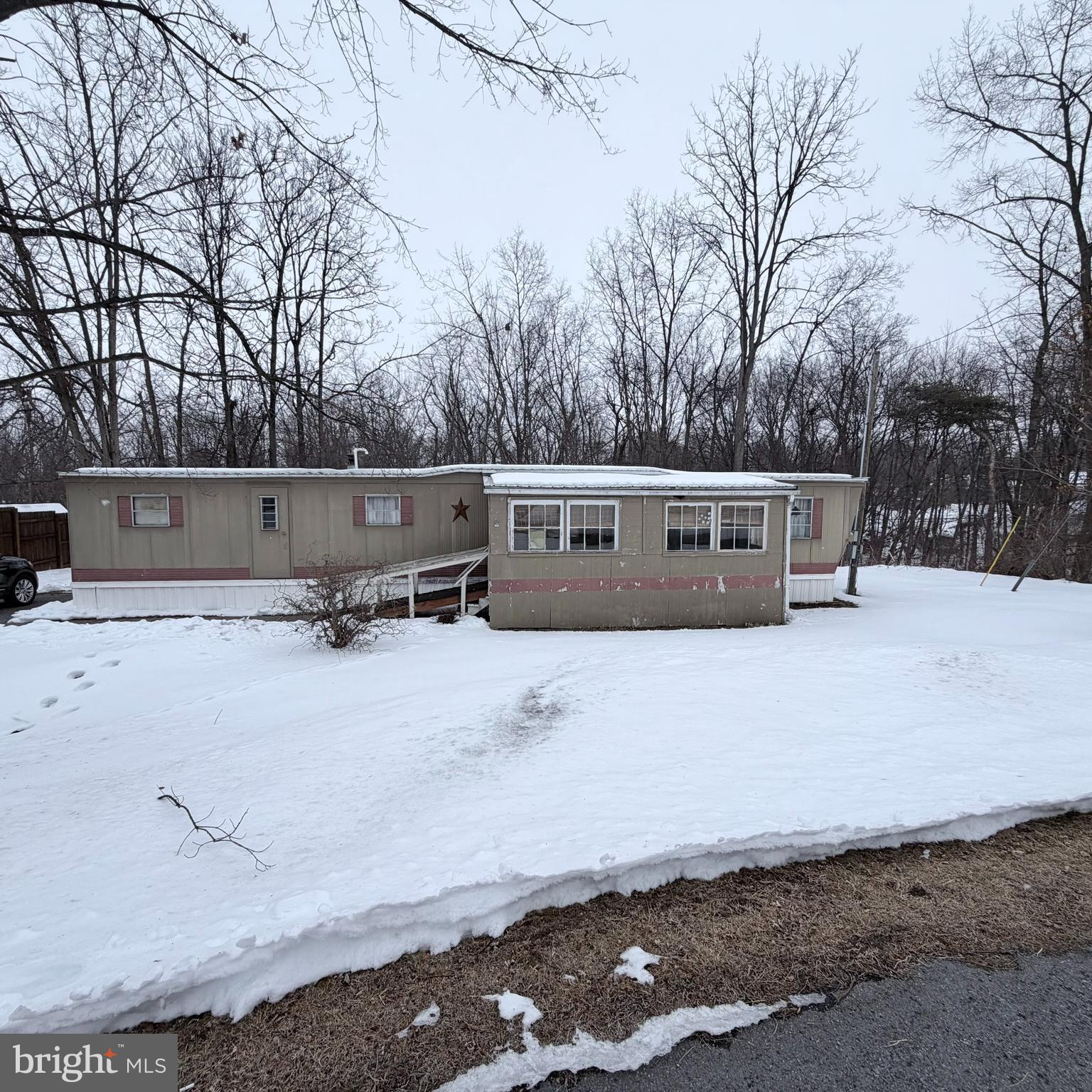 1437 PLEASANT VIEW DRIVE