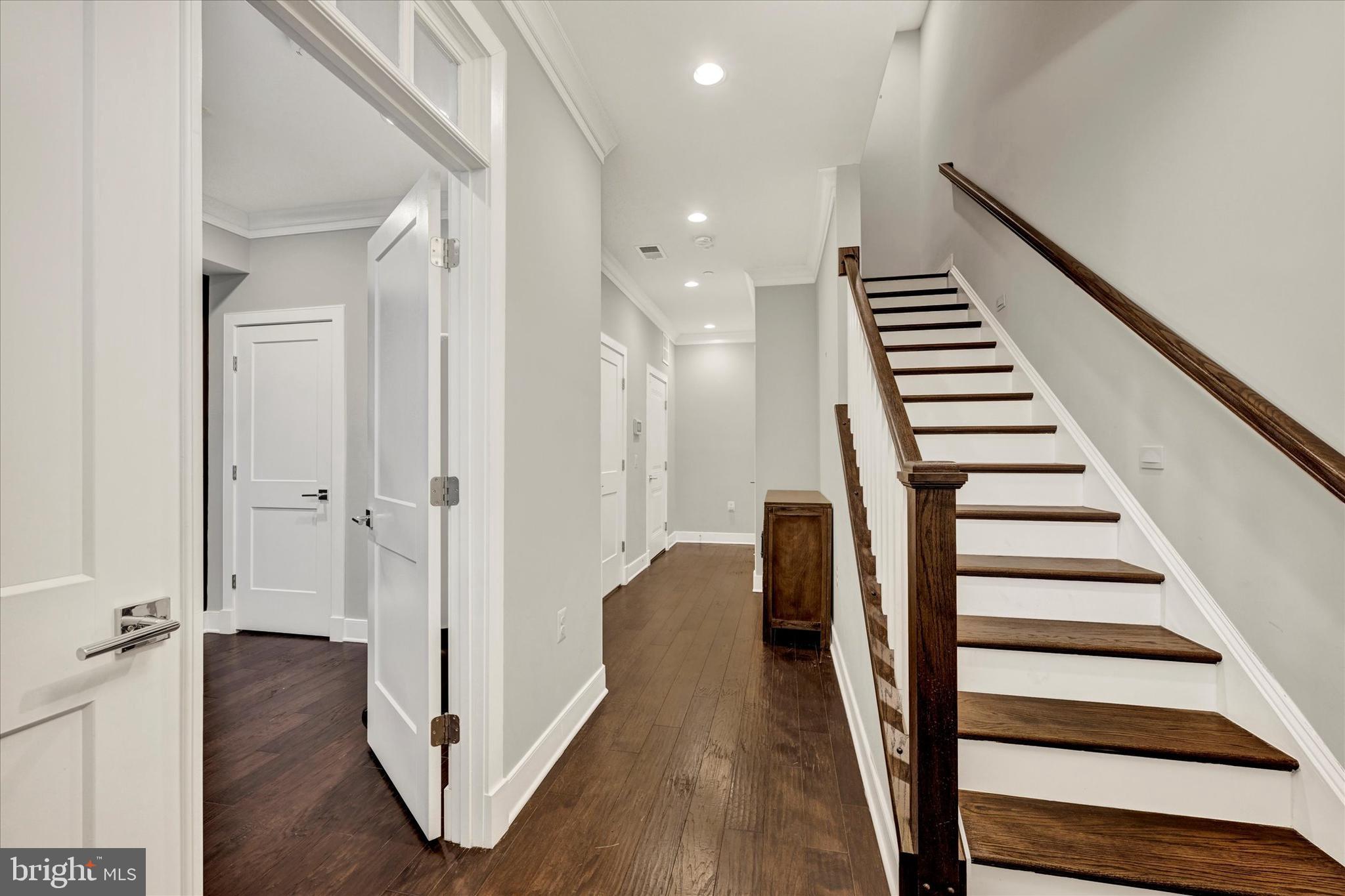 10316 GROSVENOR PLACE