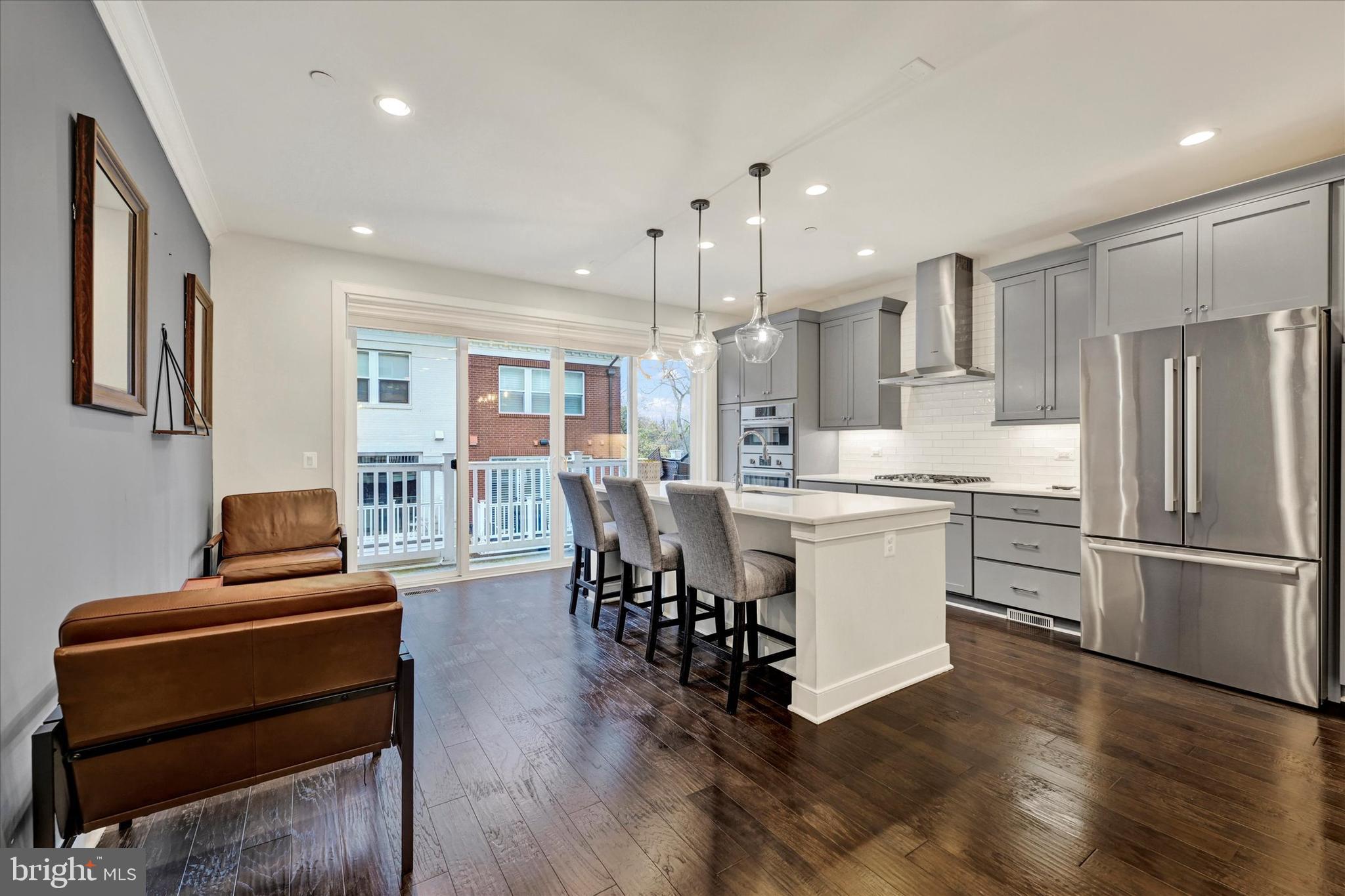 10316 GROSVENOR PLACE