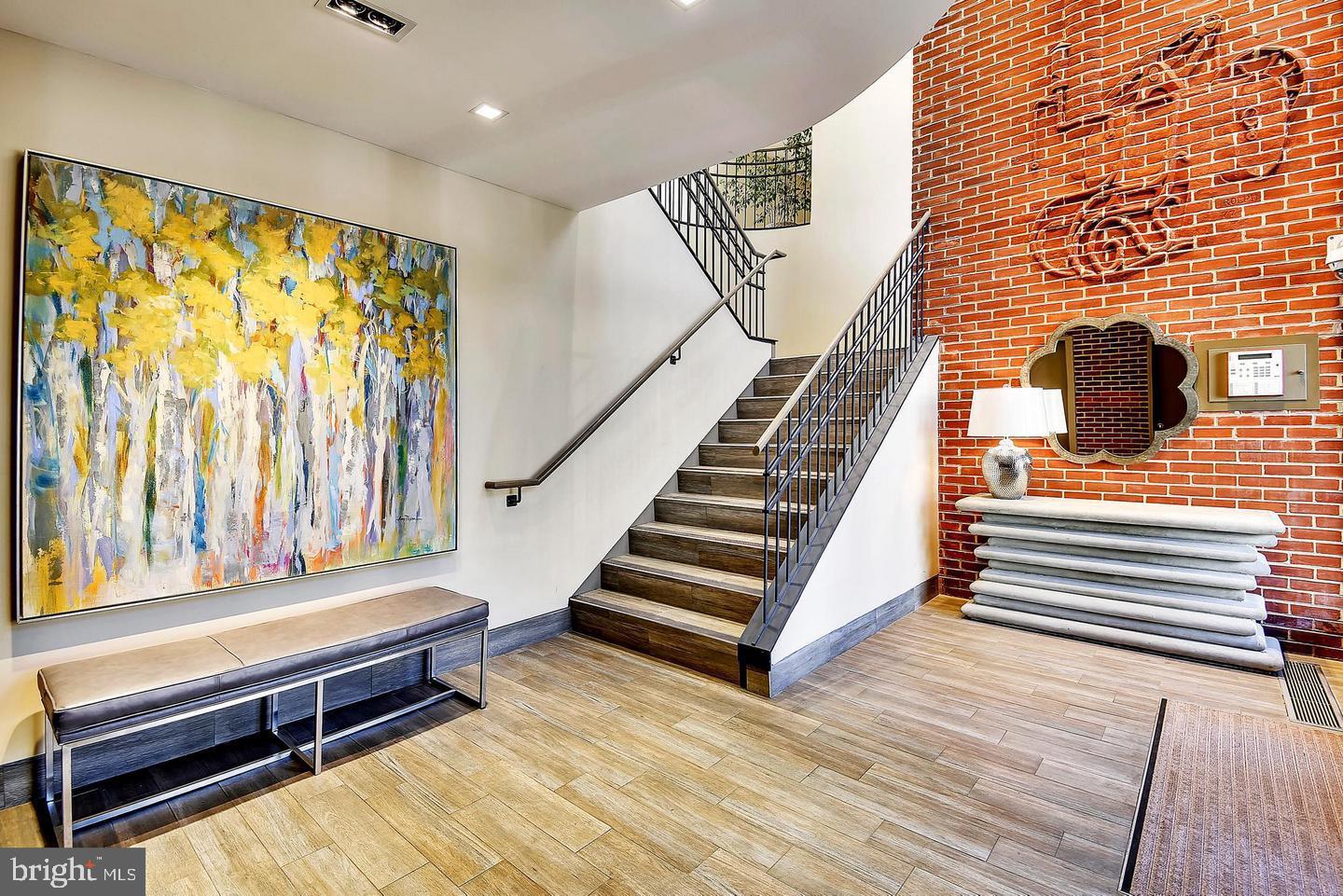 200 S FAIRFAX STREET 1