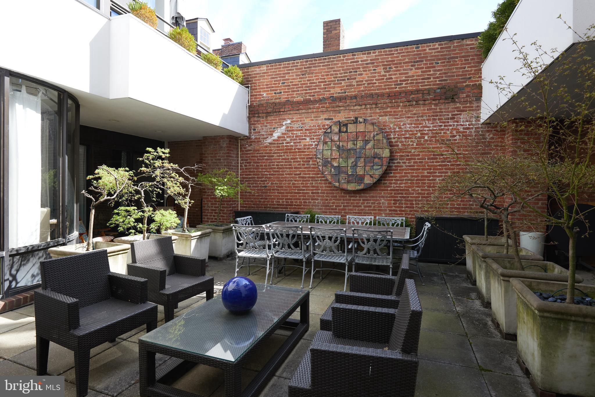 200 S FAIRFAX STREET 1