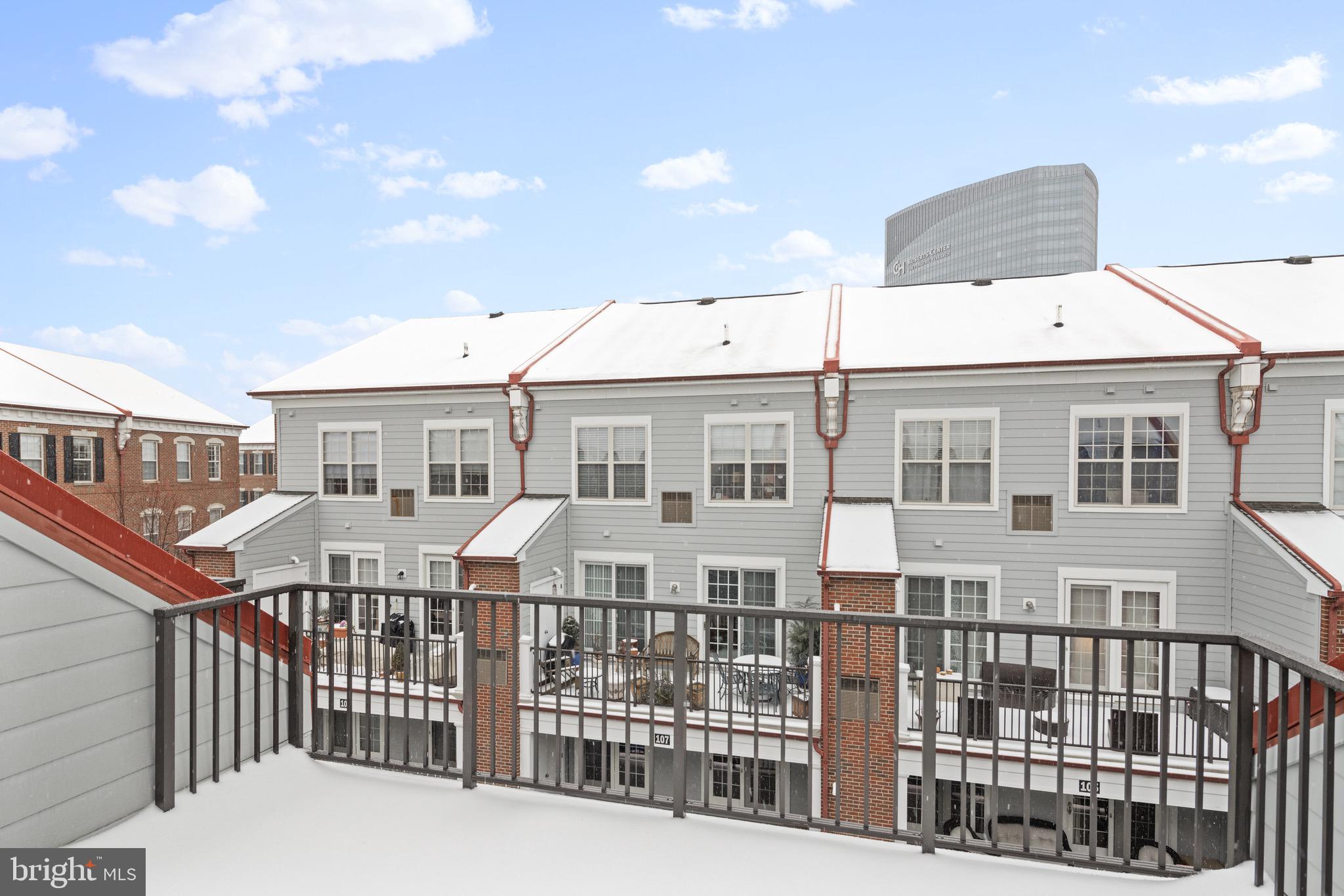 NAVAL SQUARE - Residential Lease