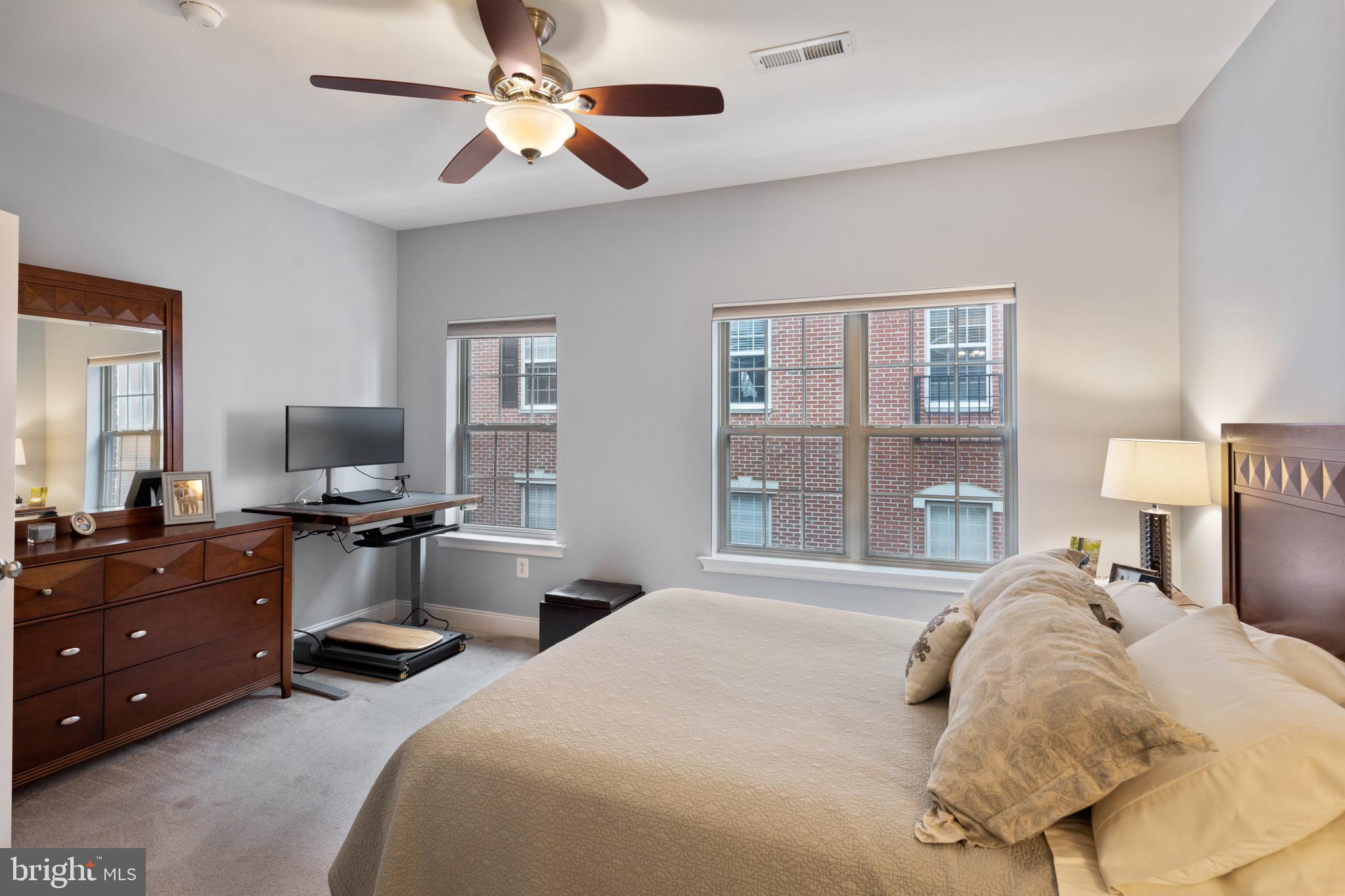 NAVAL SQUARE - Residential Lease